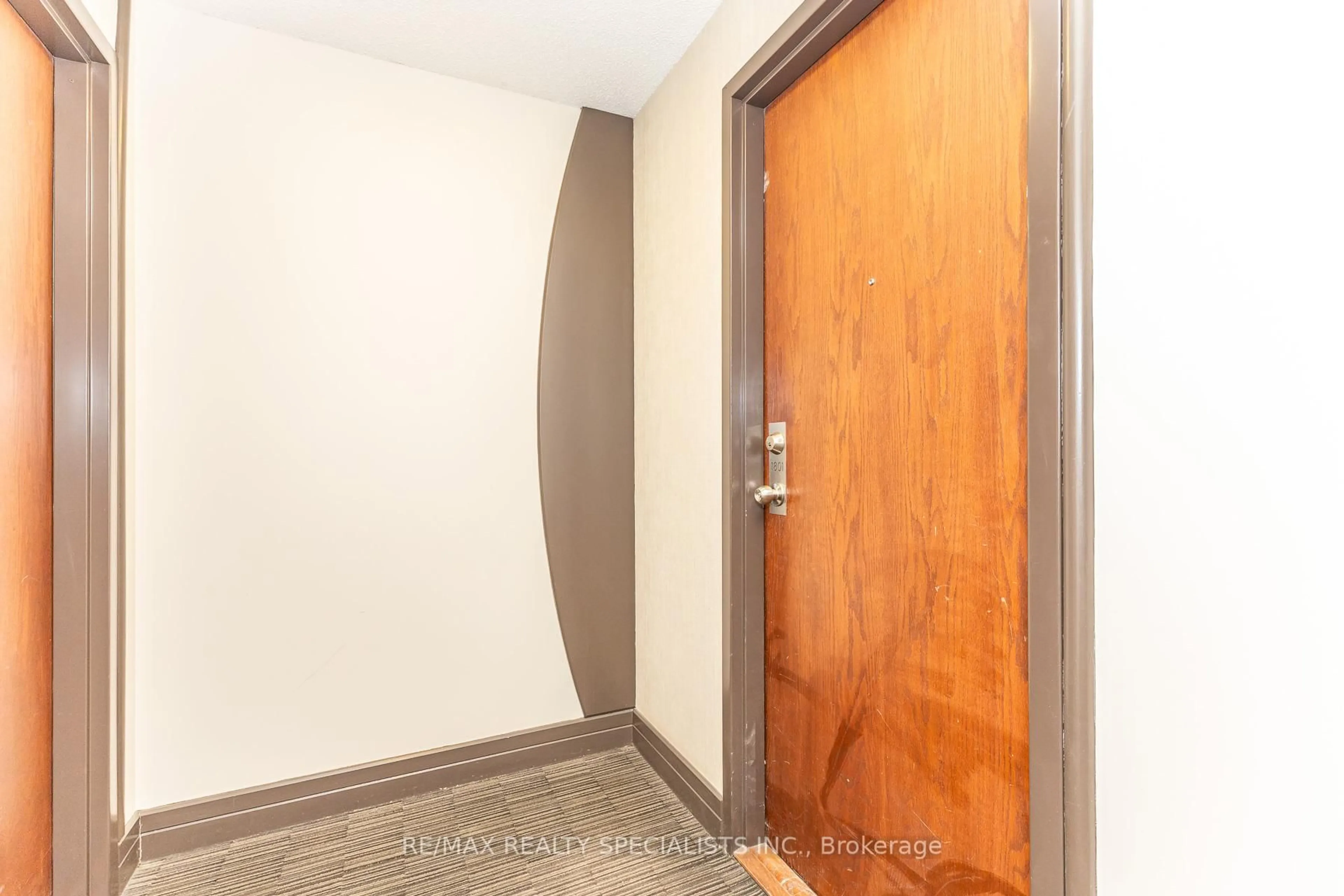Indoor foyer for 16 Harrison Garden Blvd #1801, Toronto Ontario M2N 7J6