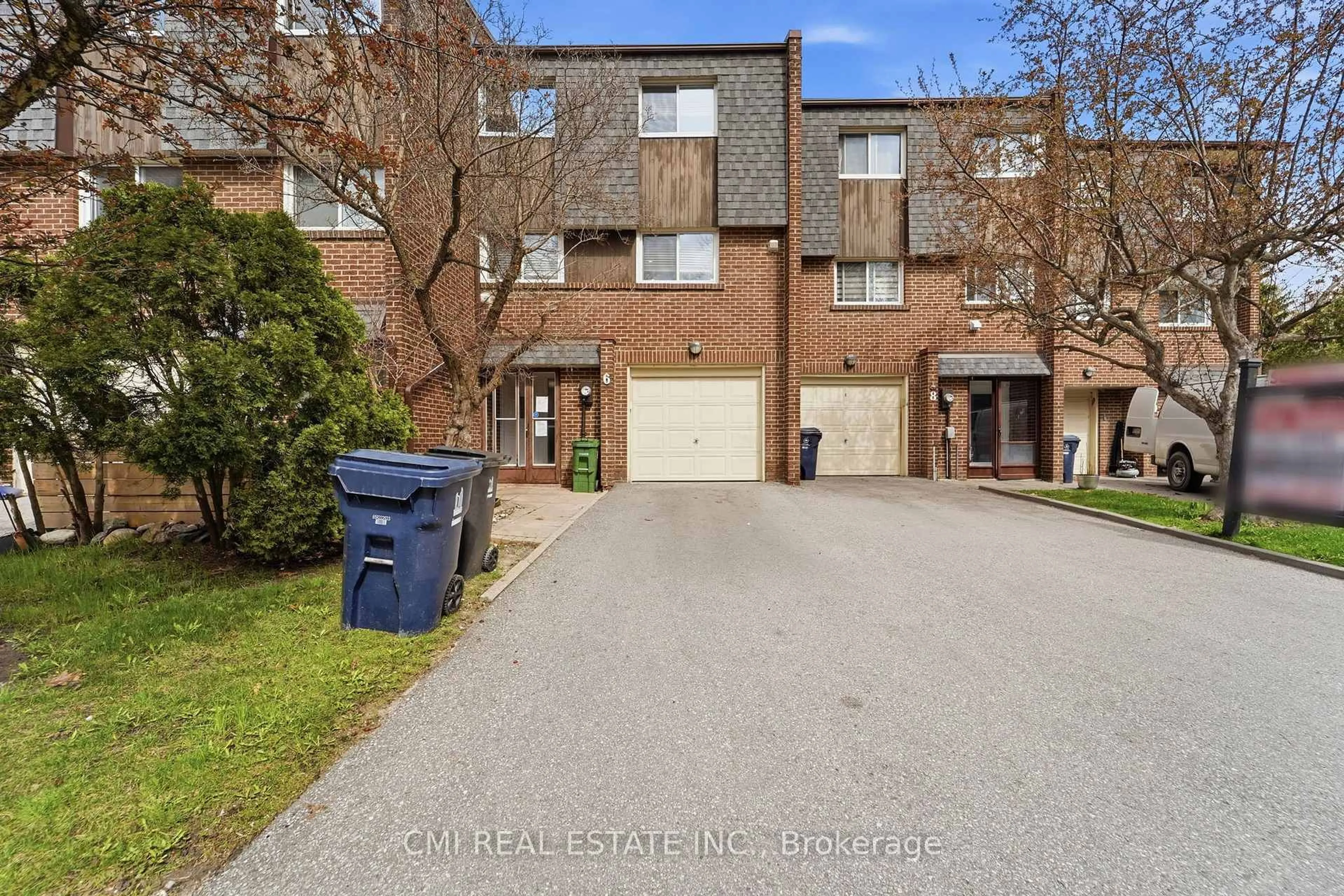 A pic from outside/outdoor area/front of a property/back of a property/a pic from drone, street for 6 Windy Golfway Way, Toronto Ontario M3C 3A7