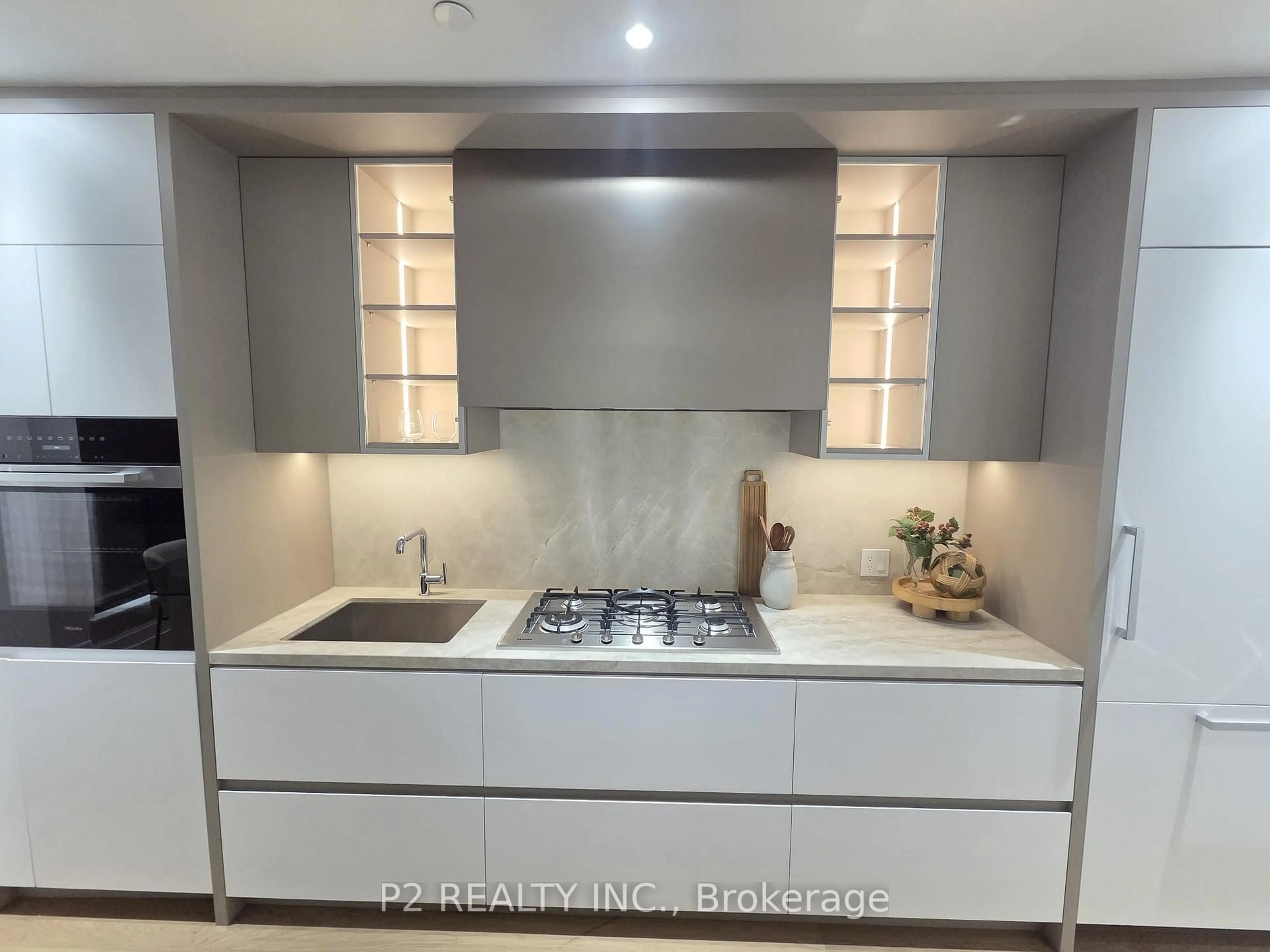 Contemporary kitchen, unknown for 2 Forest Hill Rd #511, Toronto Ontario M4V 2L3