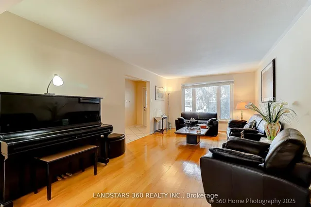 31 Whitehorn Cres, Toronto 3