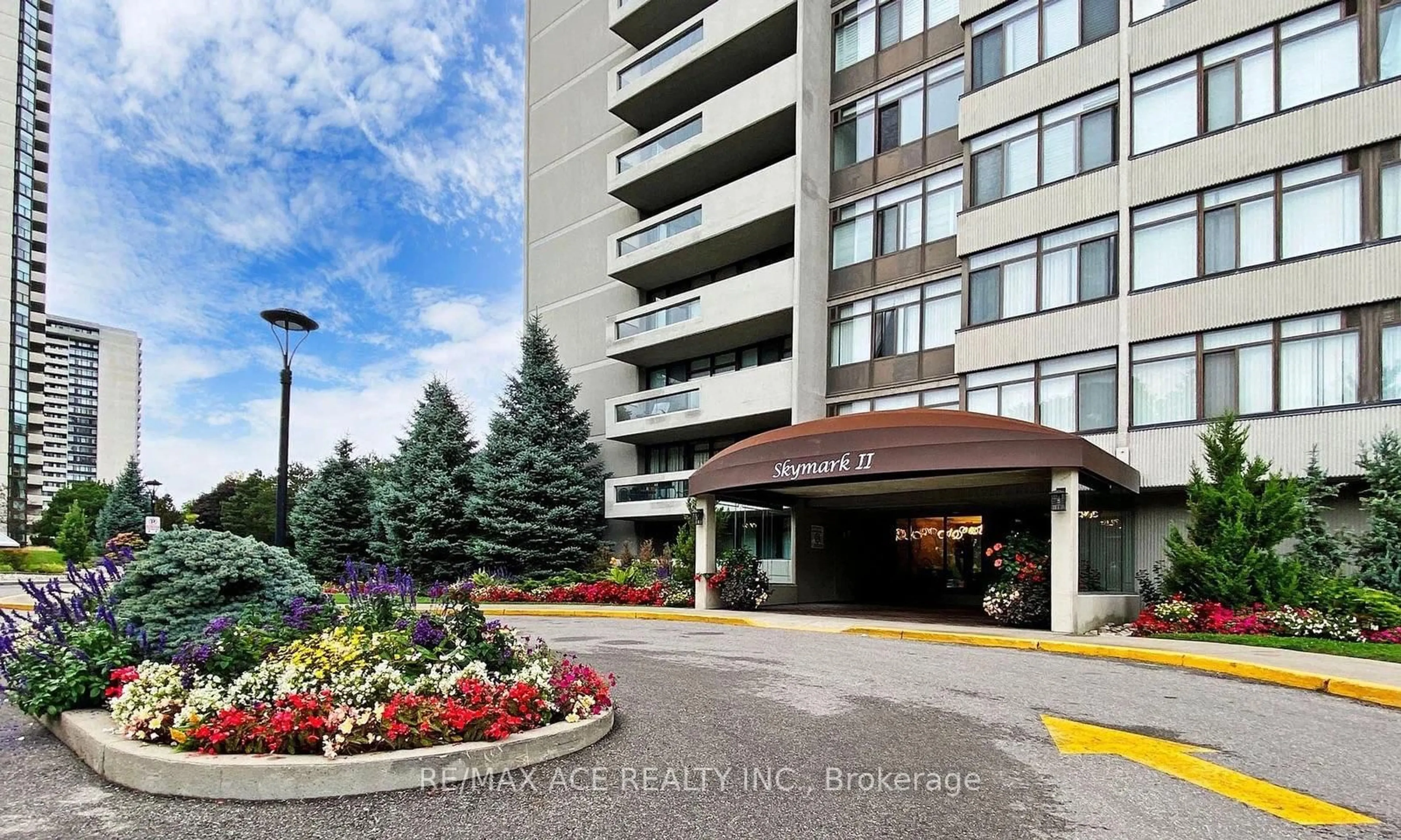 Indoor foyer for 1555 Finch Ave #1609, Toronto Ontario M2J 4X9