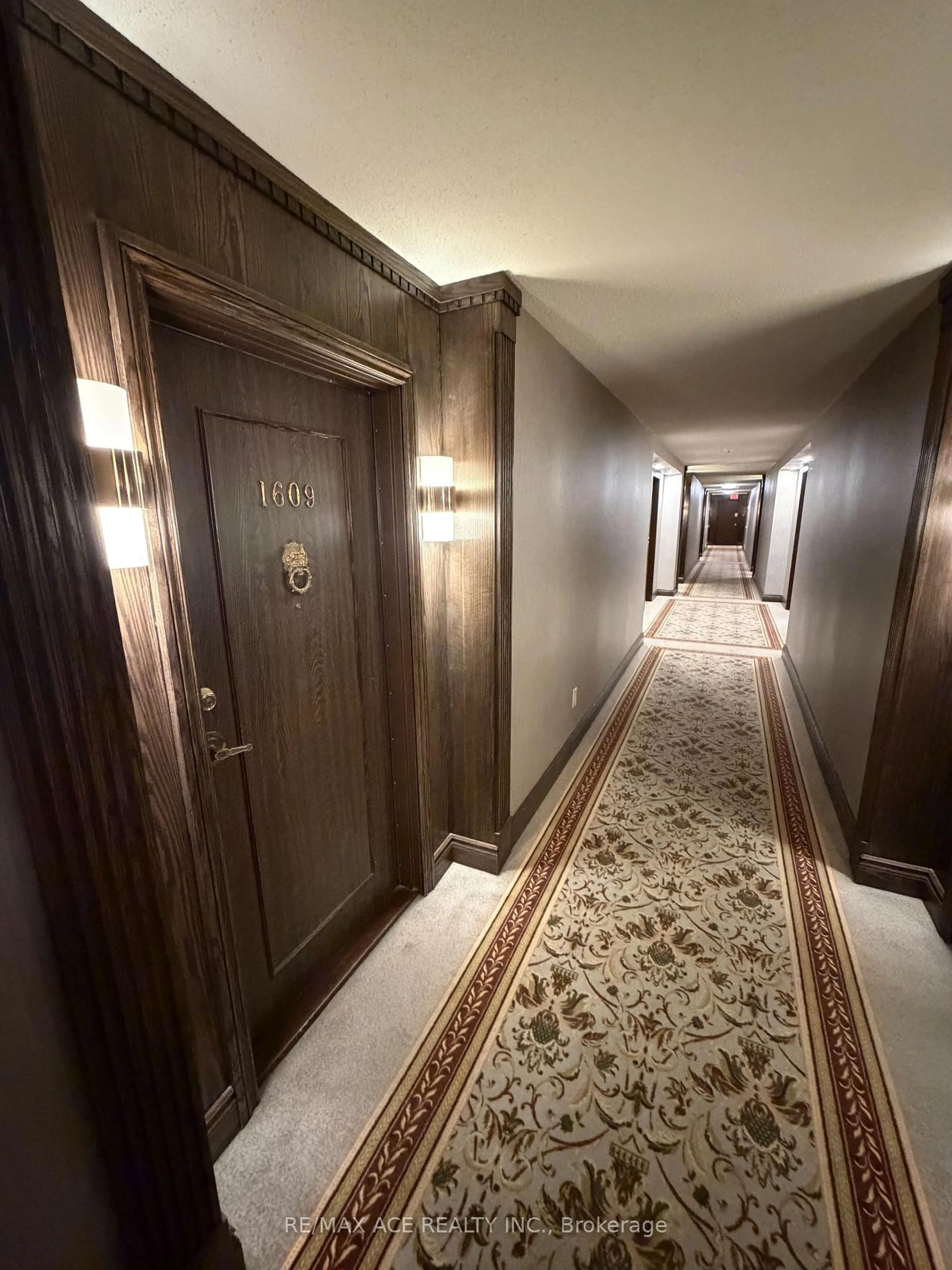 Indoor foyer for 1555 Finch Ave #1609, Toronto Ontario M2J 4X9