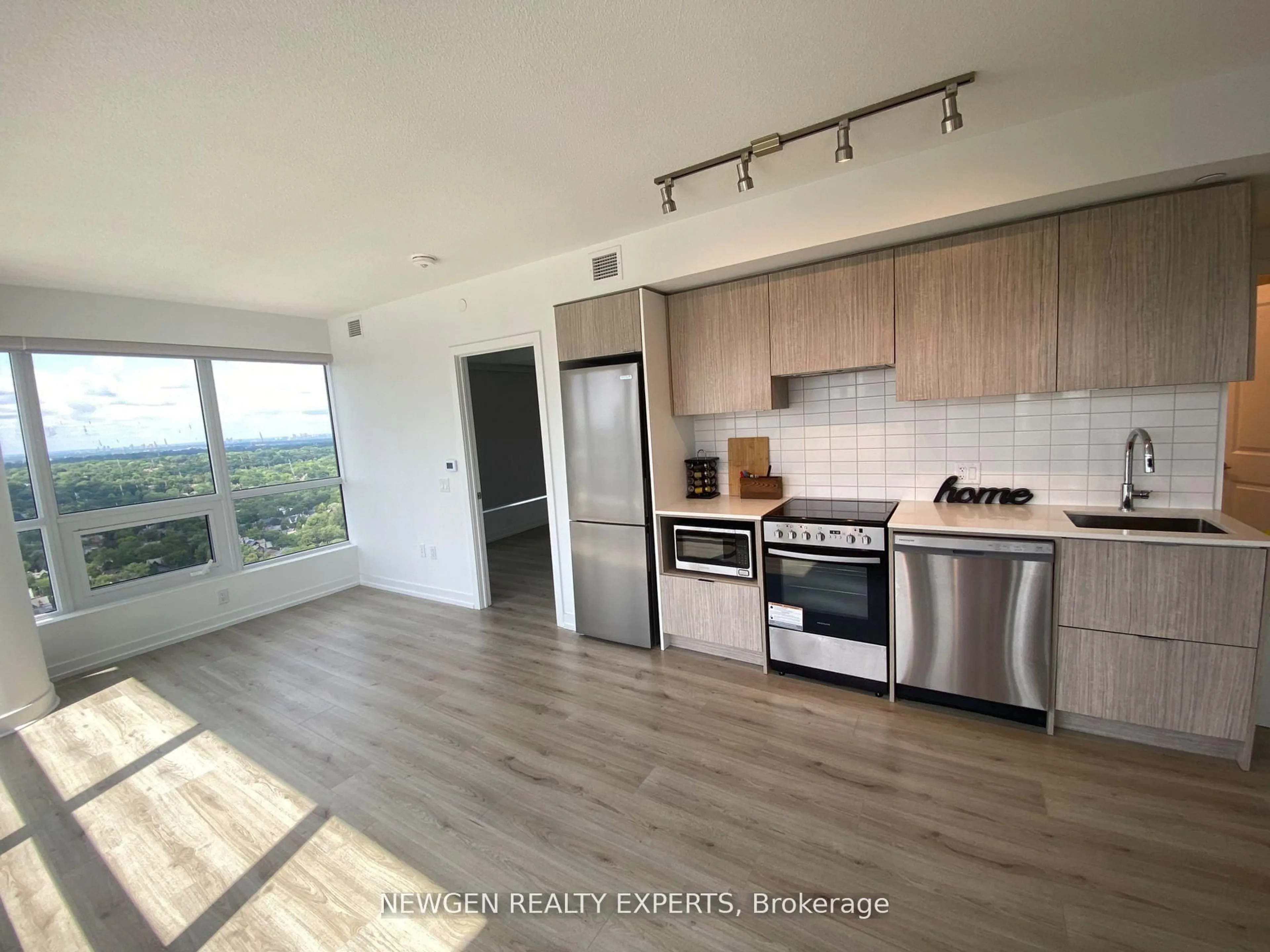 Open concept kitchen, wood/laminate floor for 395 Bloor St #3004, Toronto Ontario M4W 0B4