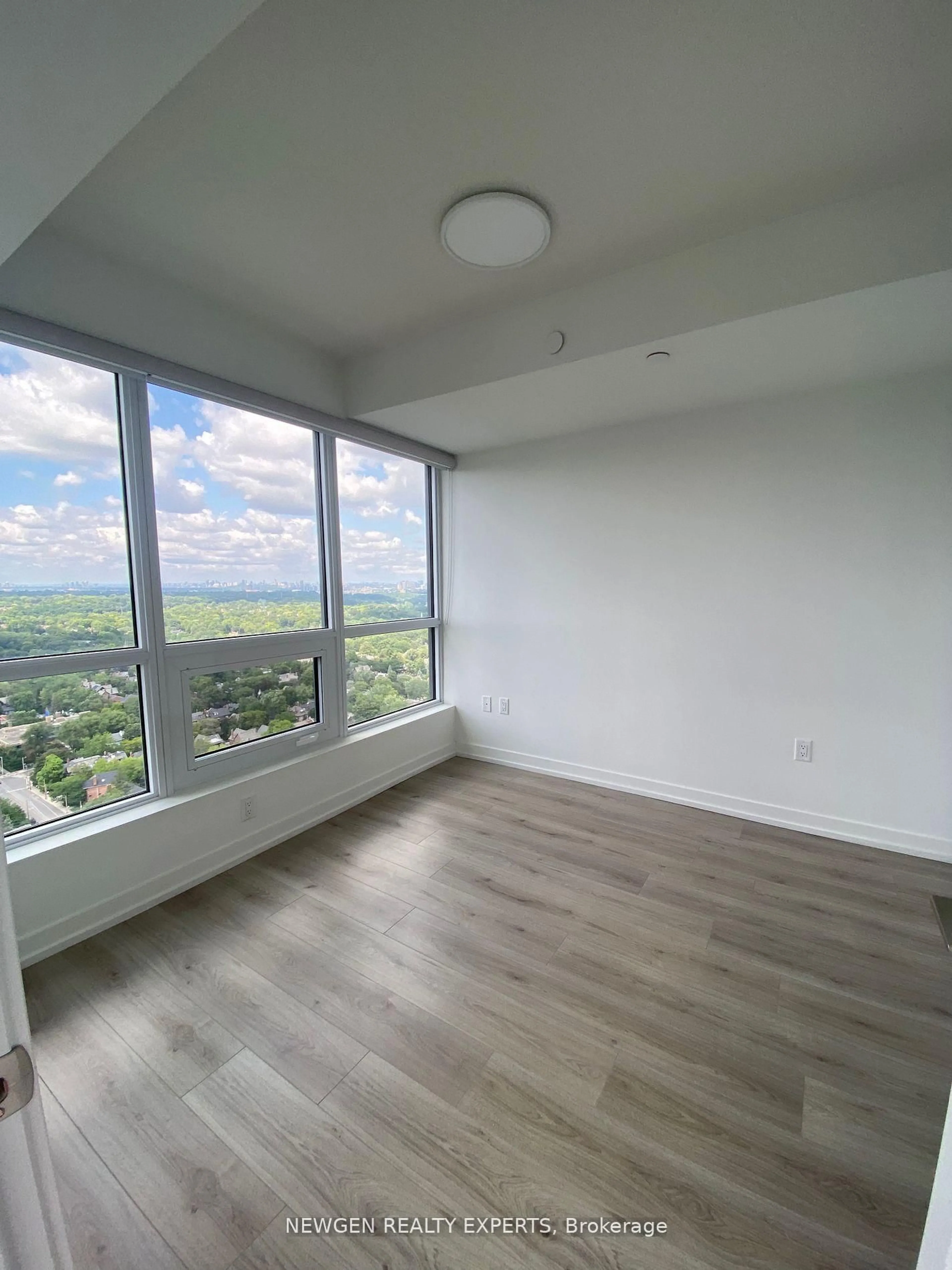 A pic of a room for 395 Bloor St #3004, Toronto Ontario M4W 0B4