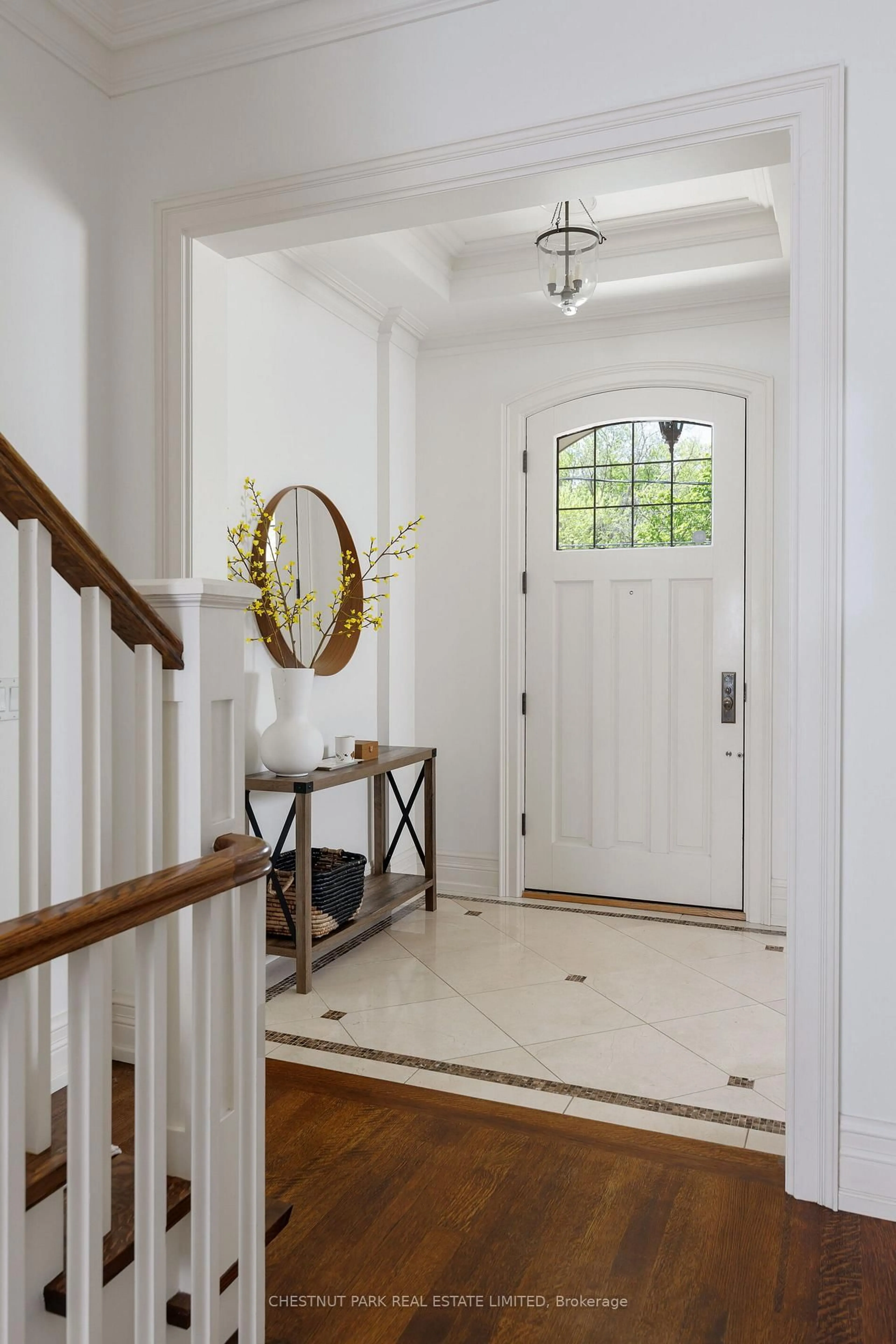 Indoor entryway for 7 Strathgowan Cres, Toronto Ontario M4N 2Z6