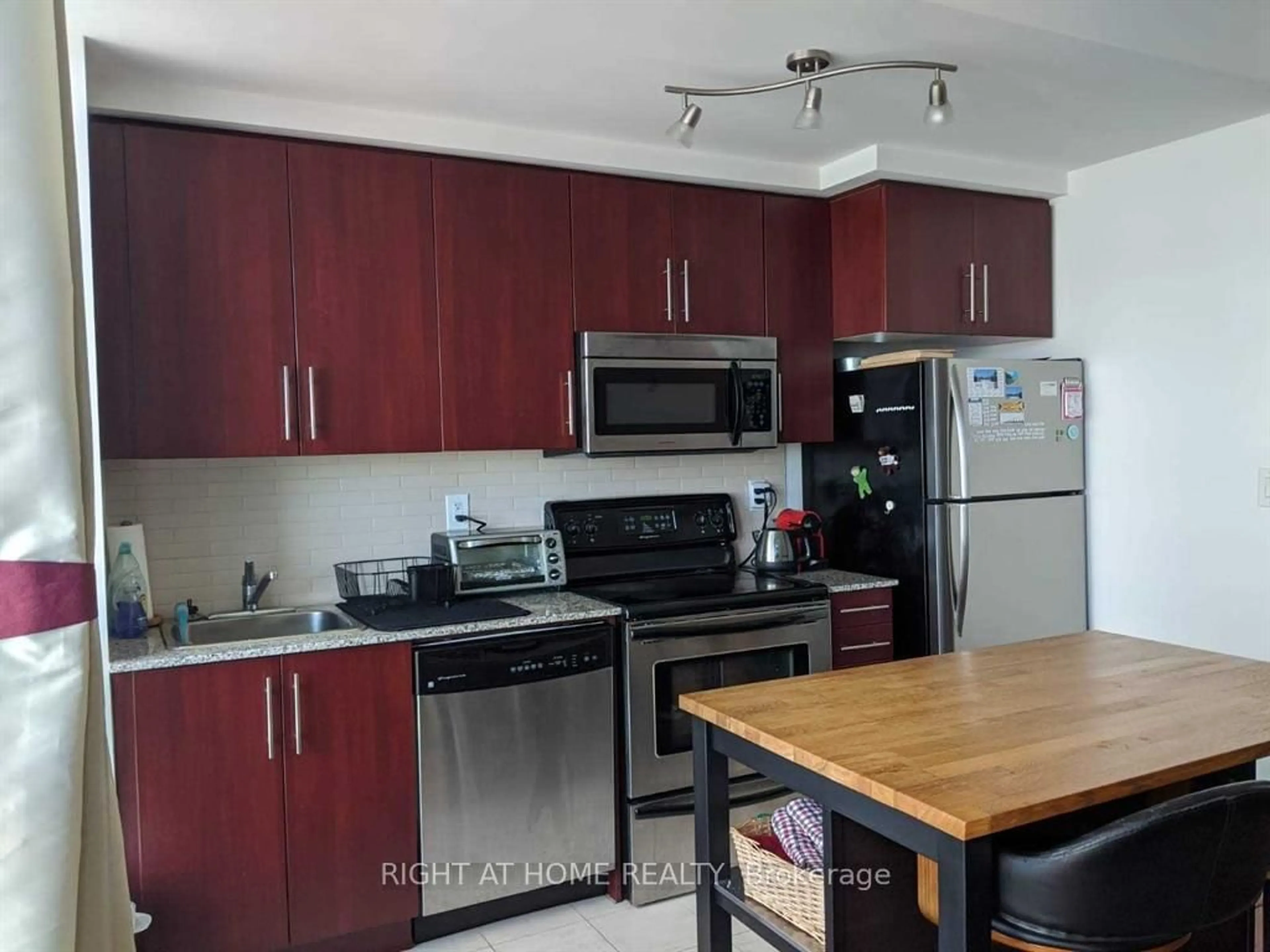 Standard kitchen, wood/laminate floor for 55 Bremner Blvd #3411, Toronto Ontario M5J 0A6