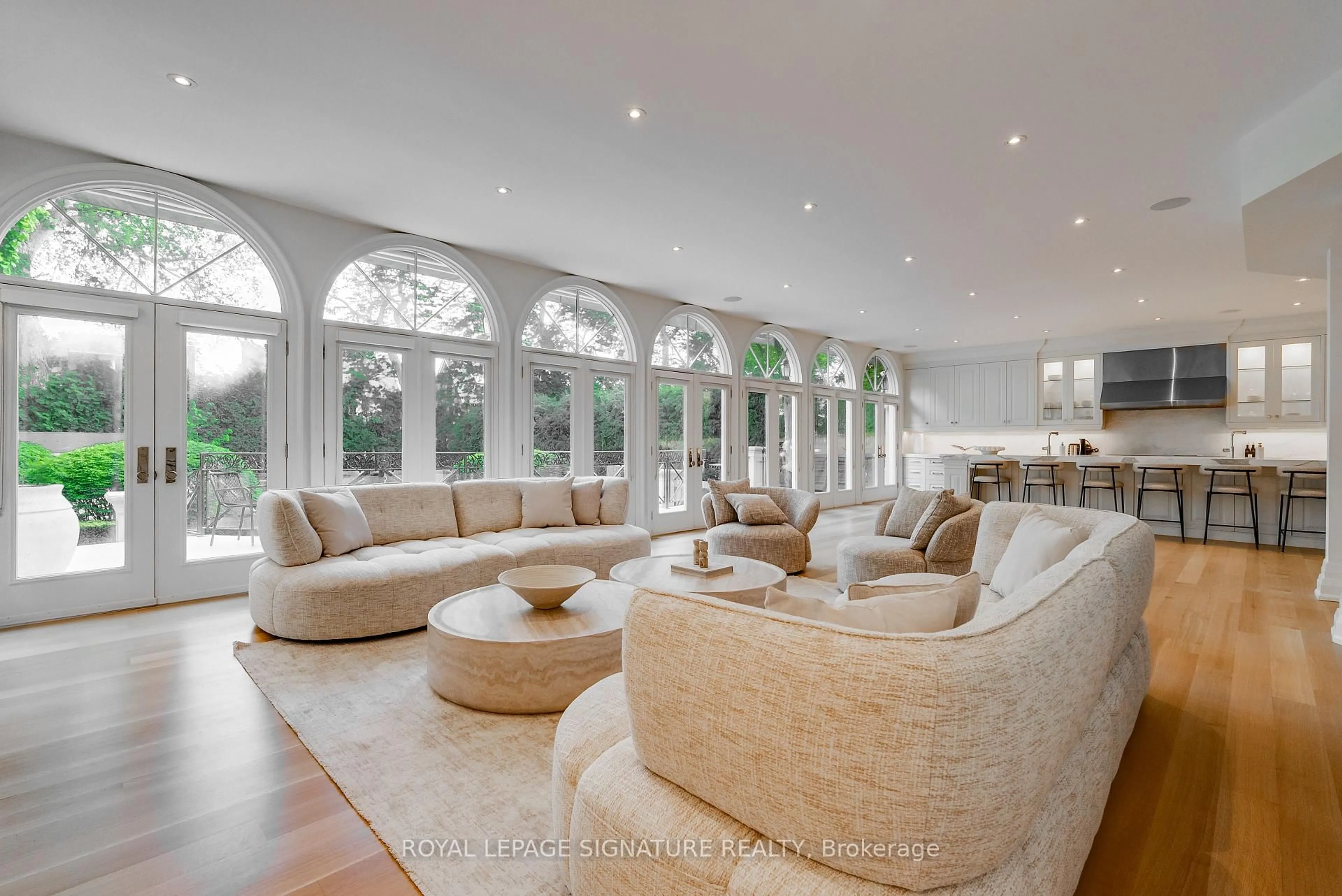 Living room with furniture, unknown for 27 Teddington Park Ave, Toronto Ontario M4N 2C4