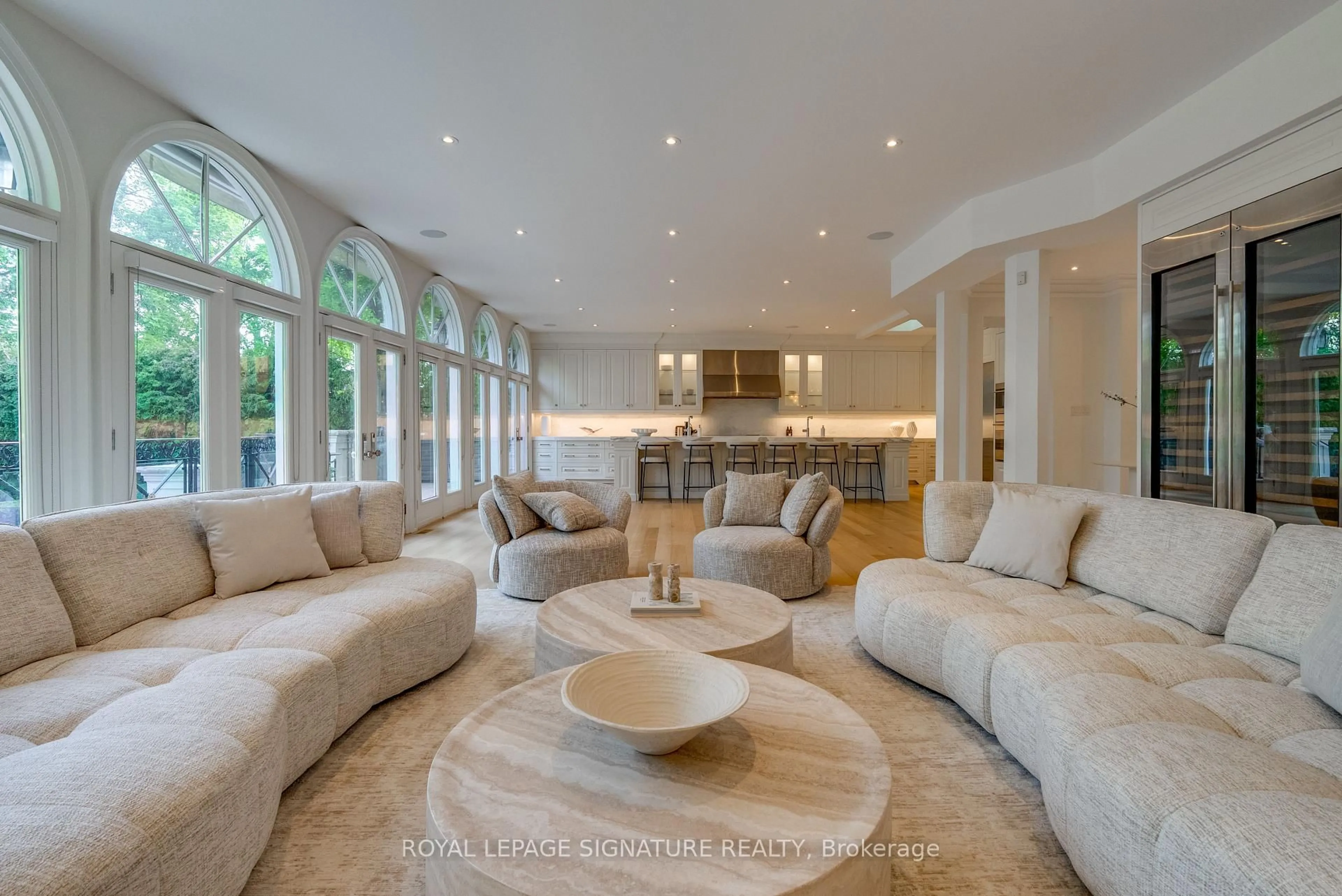 Living room with furniture, unknown for 27 Teddington Park Ave, Toronto Ontario M4N 2C4