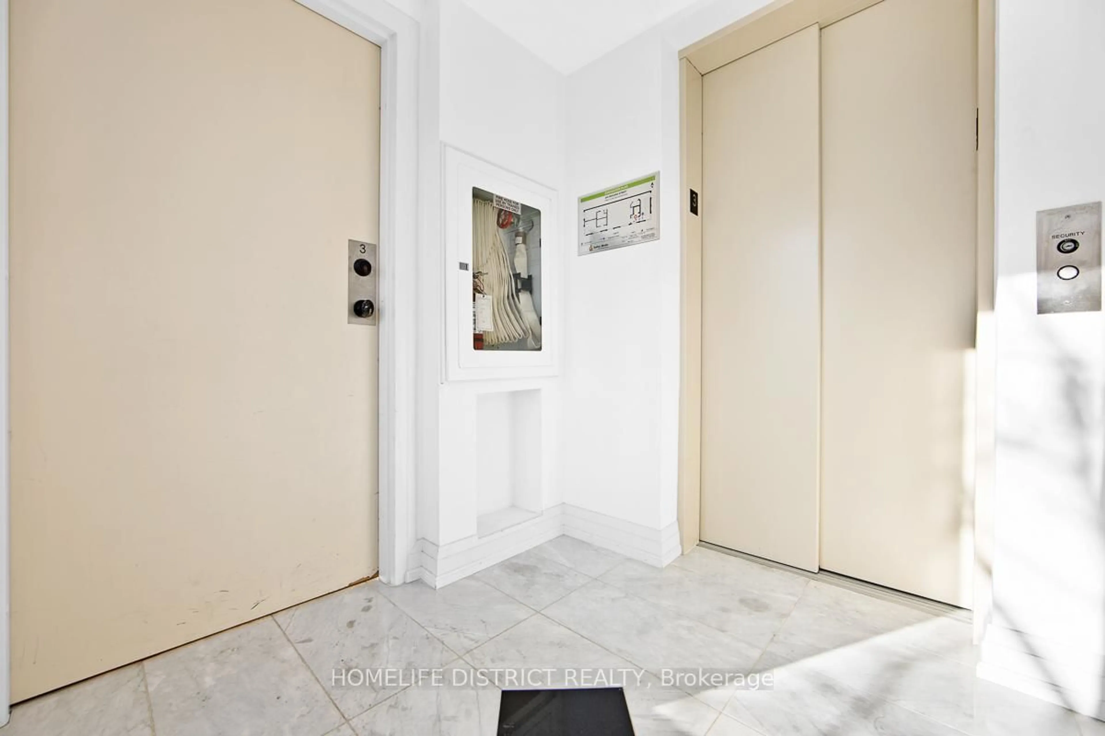 Indoor foyer for 243 Niagara St, Toronto Ontario M6J 2L7