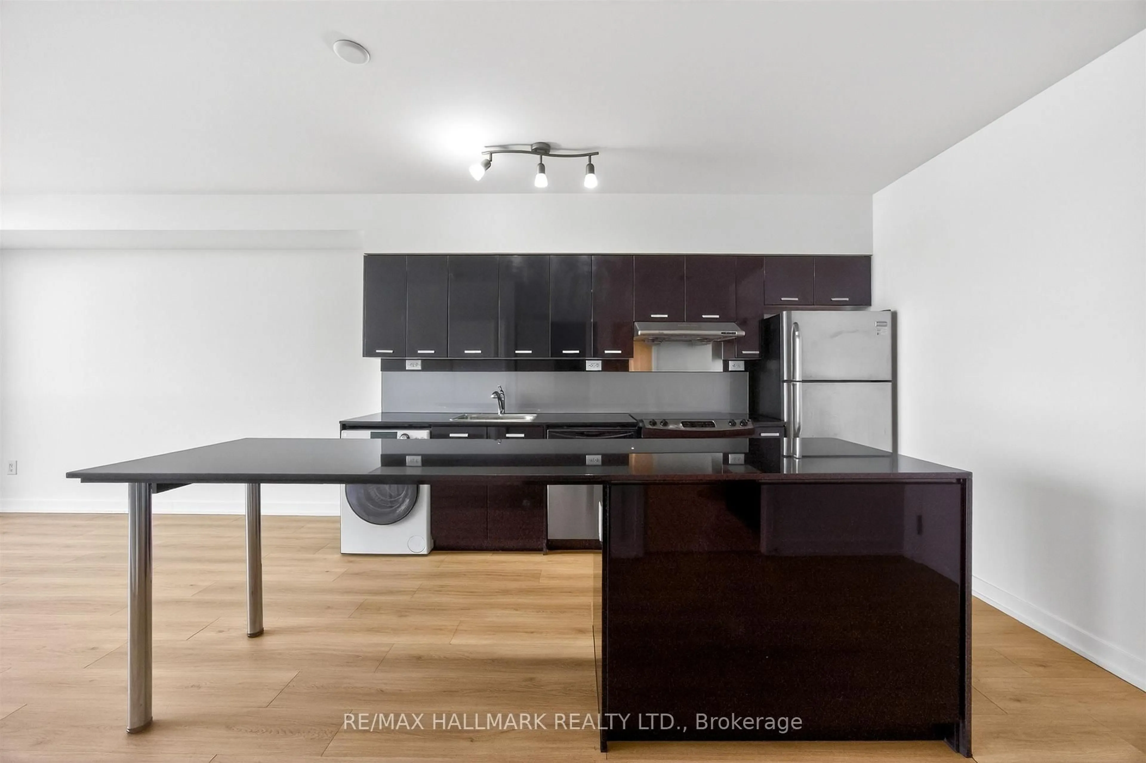Standard kitchen, wood/laminate floor for 19 Singer Crt #PH16, Toronto Ontario M2K 0B2