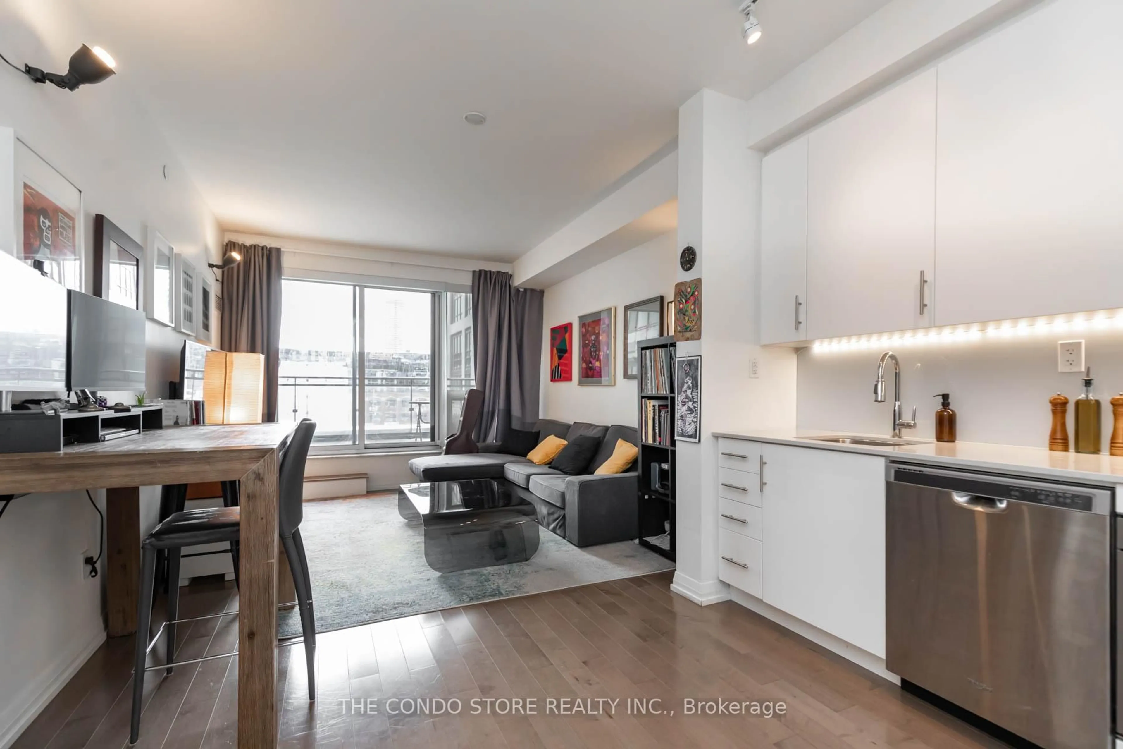 Open concept kitchen, wood/laminate floor for 460 Adelaide St #611, Toronto Ontario M5A 1N6