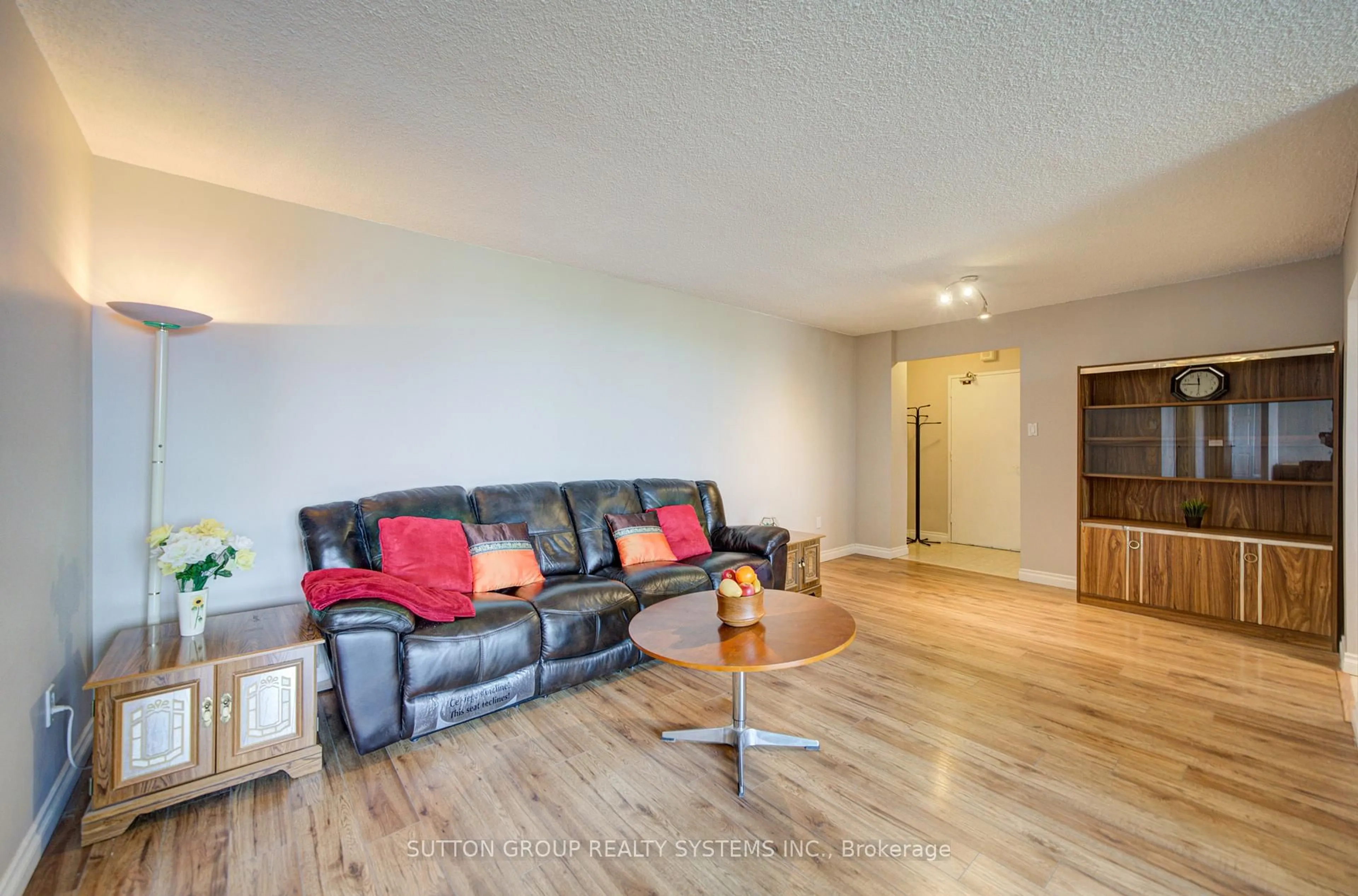 Living room with furniture, wood/laminate floor for 10 Muirhead Rd #806, Toronto Ontario M2J 4P9