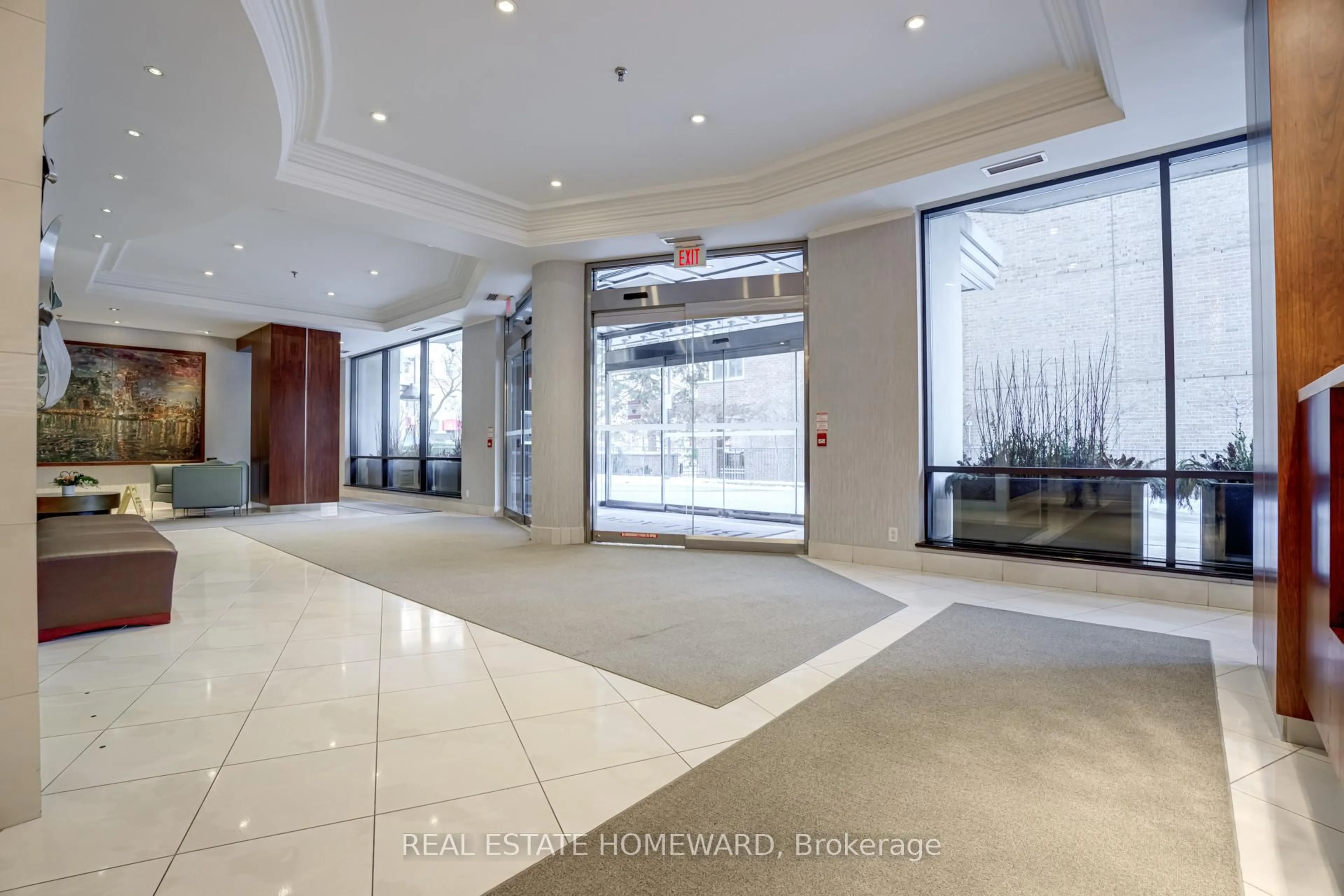 Indoor foyer for 300 Bloor St #611, Toronto Ontario M4W 3Y2