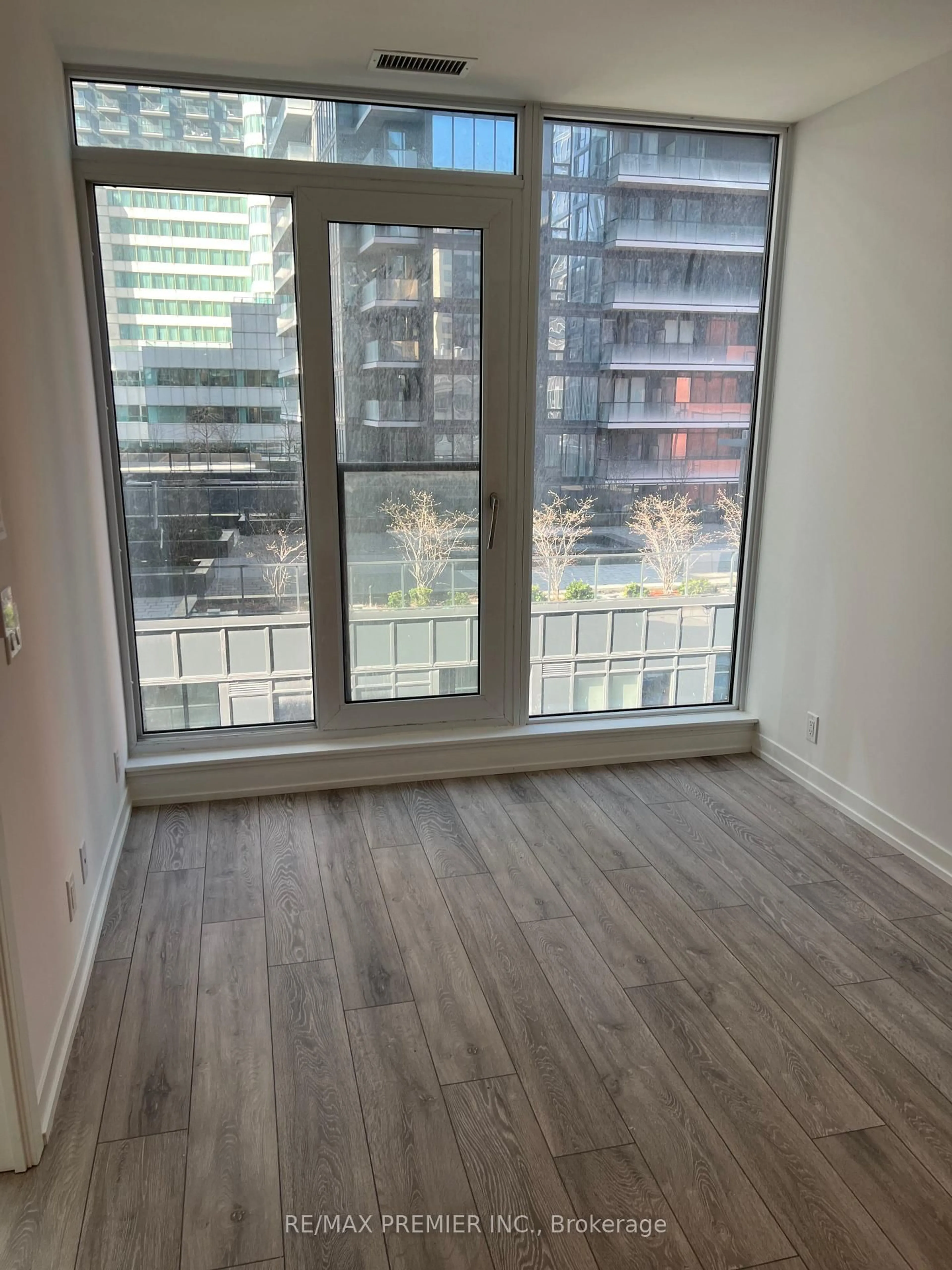 A pic of a room for 55 Mercer St #1007, Toronto Ontario M5V 0W4