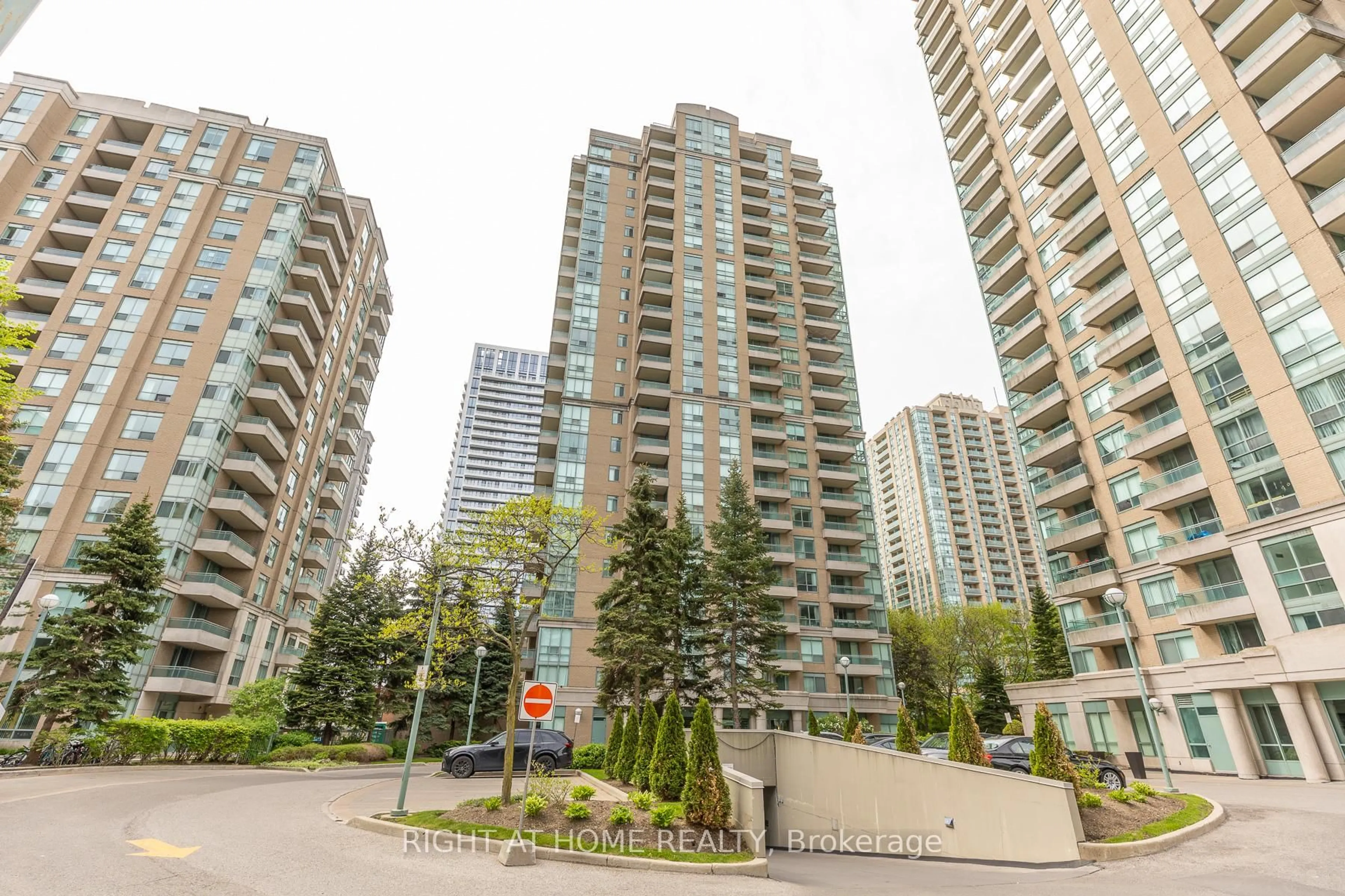 Patio, street for 3 Pemberton Ave #1706, Toronto Ontario M2M 4M1