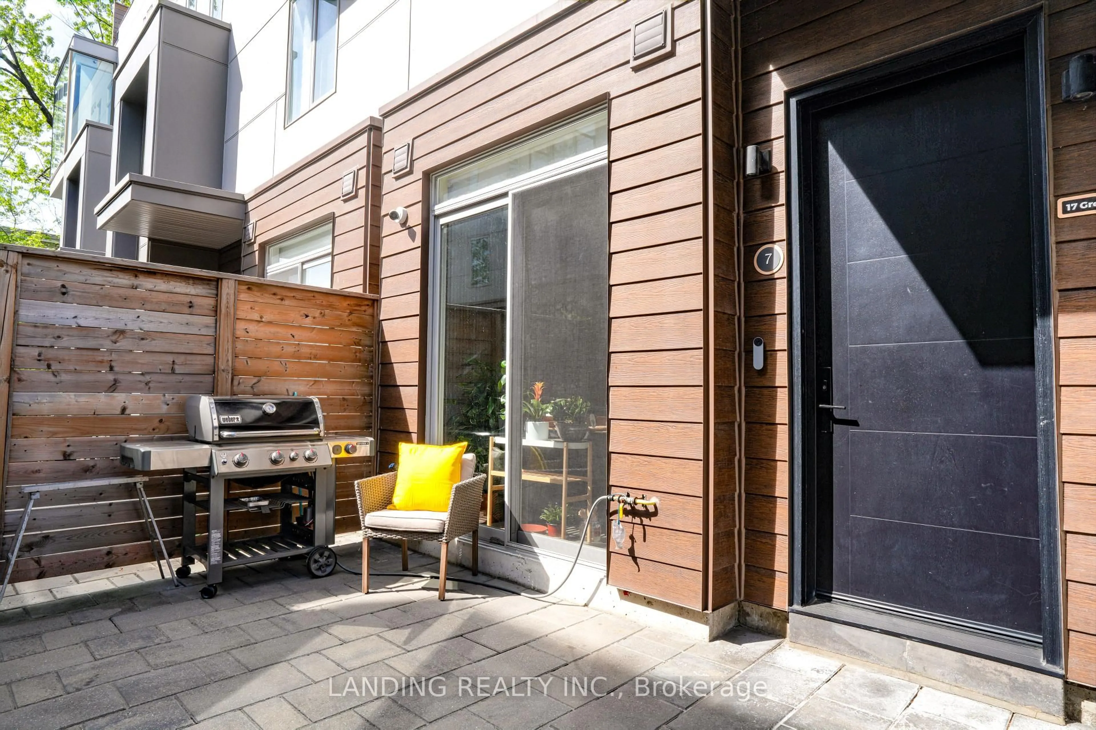Patio, street for 17 Greenbriar Rd #7, Toronto Ontario M2K 0G7