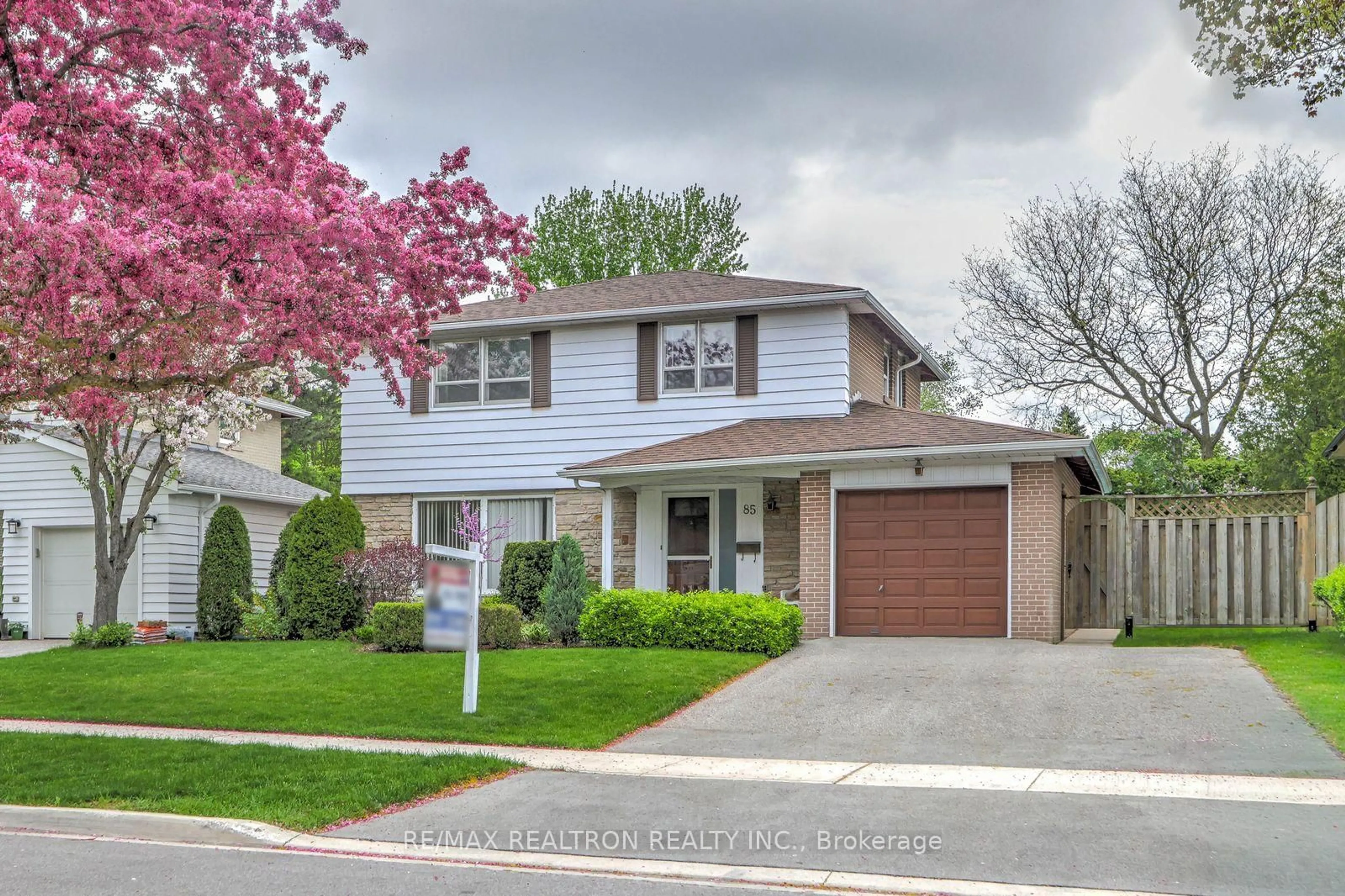 Home with vinyl exterior material, street for 85 Clansman Blvd, Toronto Ontario M2H 1X7