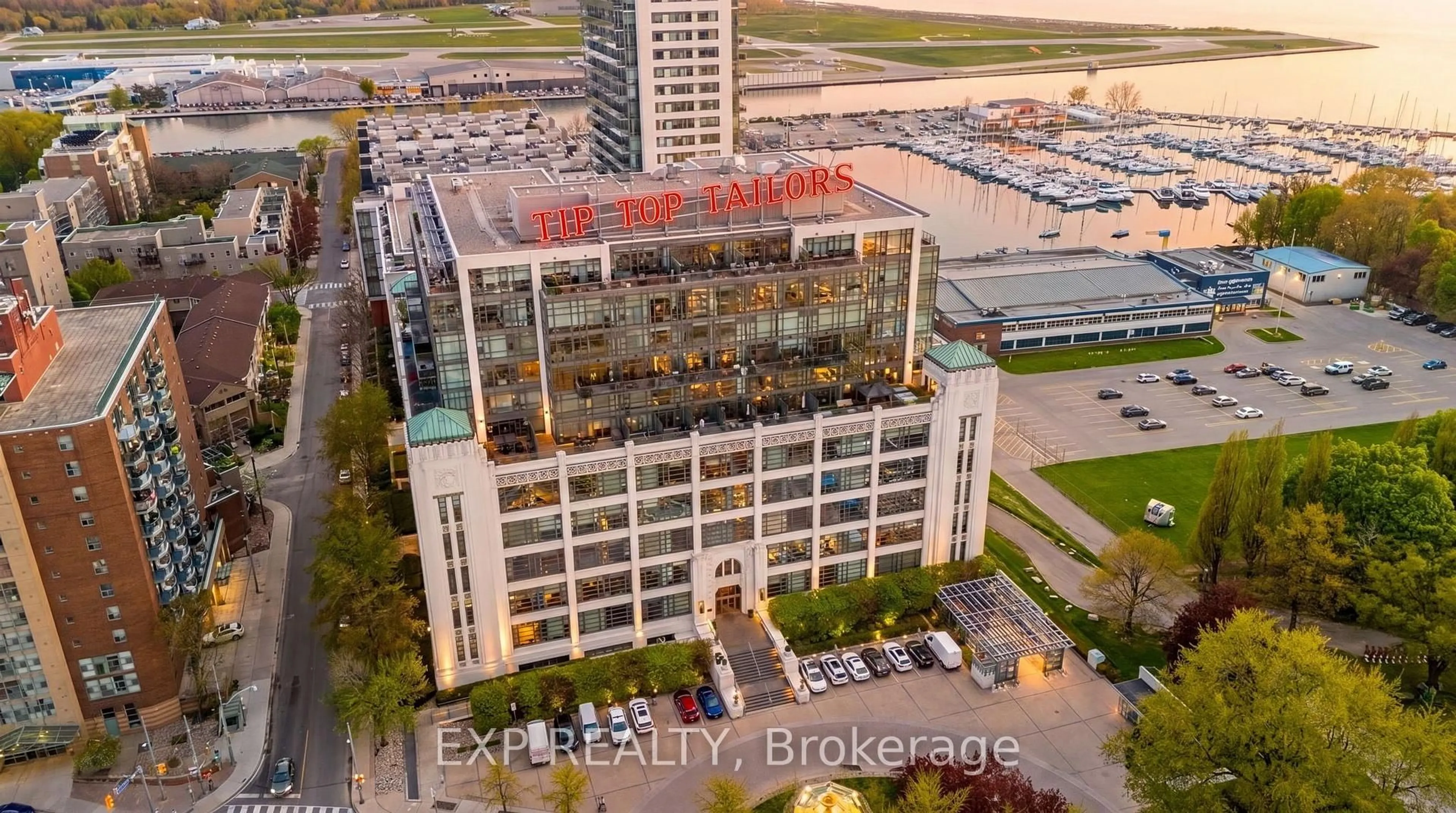 A pic from outside/outdoor area/front of a property/back of a property/a pic from drone, building for 637 Lake Shore Blvd #301, Toronto Ontario M5V 3J6