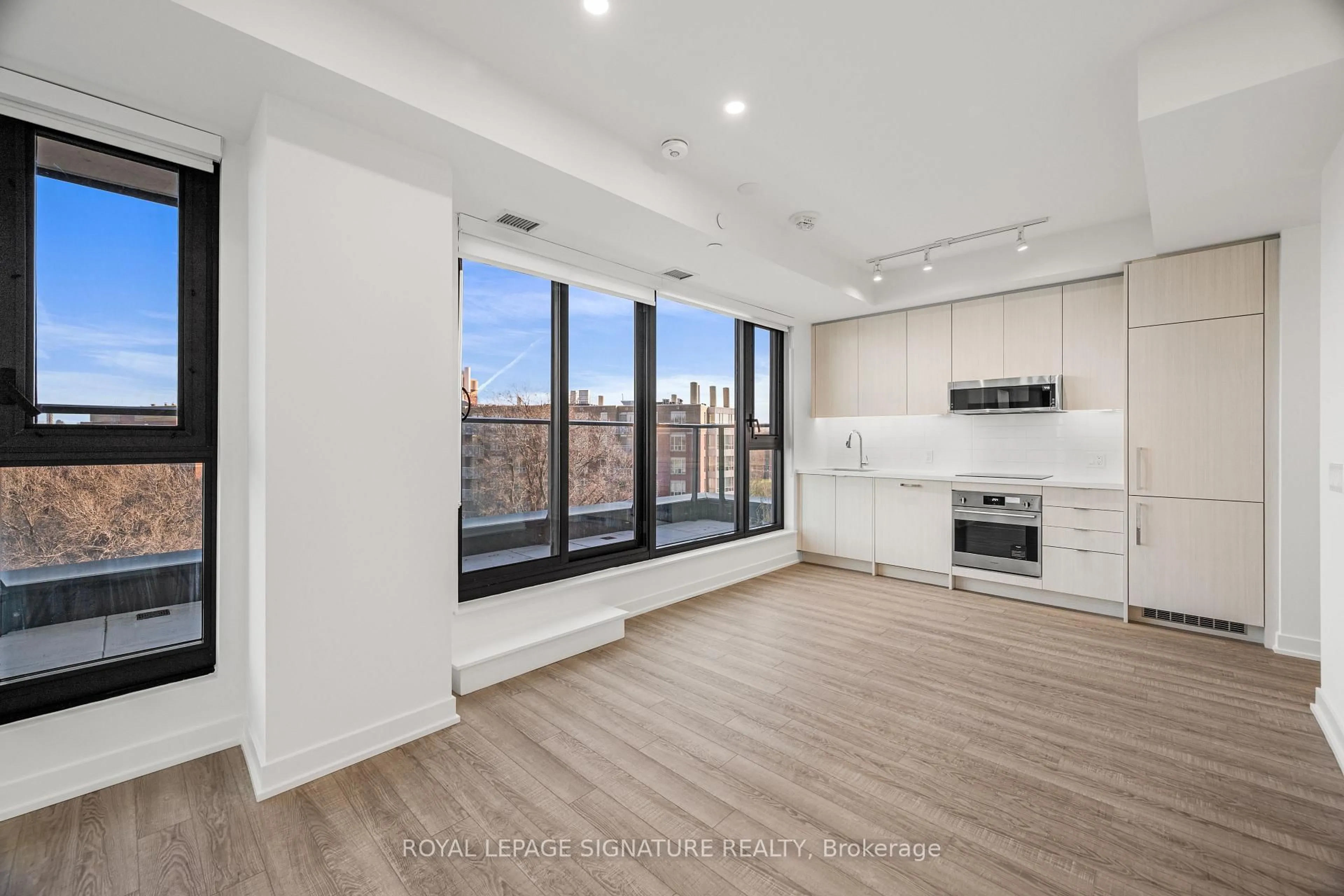 Unknown for 250 Lawrence Ave #609, Toronto Ontario M5M 1B2