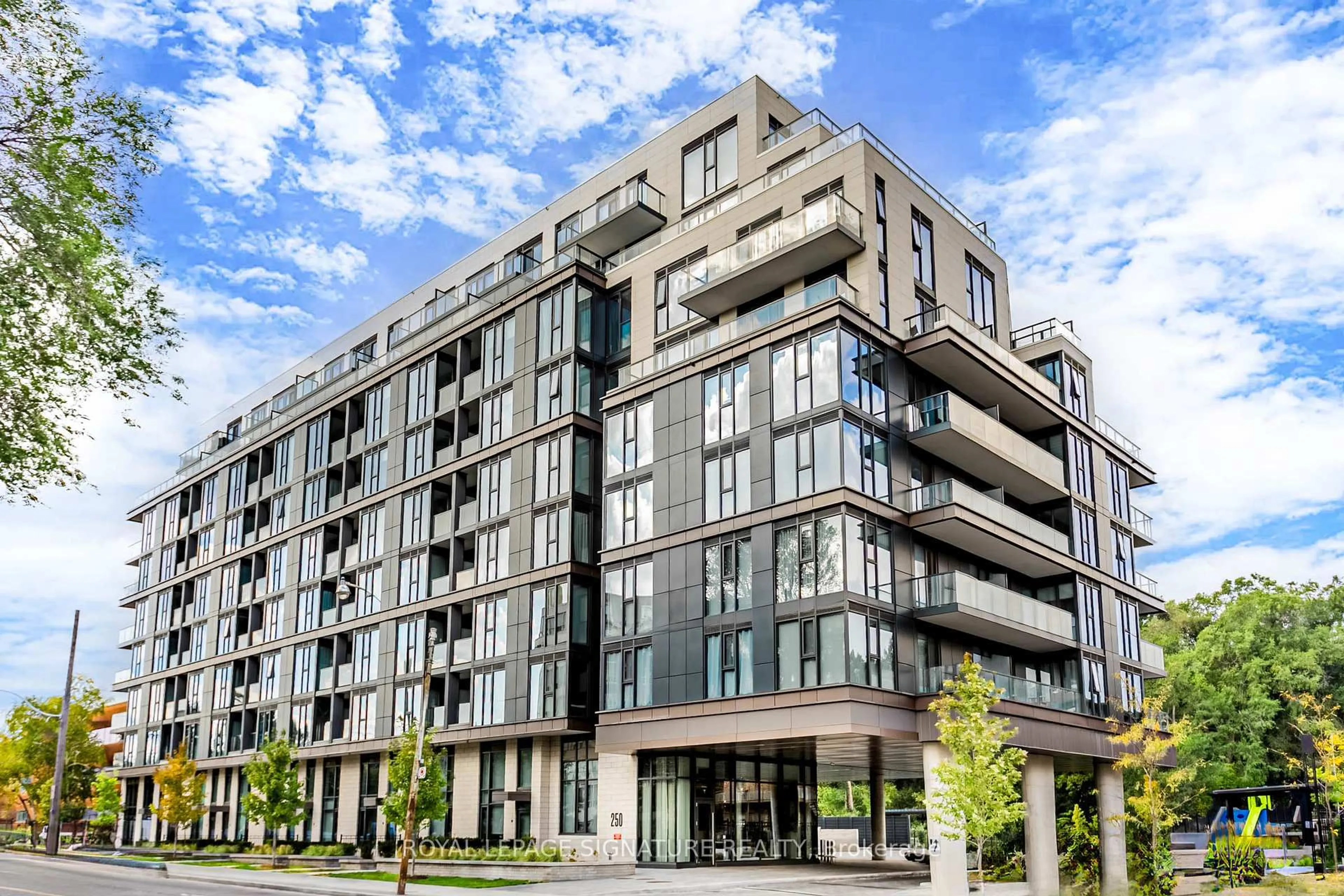 Patio, building for 250 Lawrence Ave #609, Toronto Ontario M5M 1B2