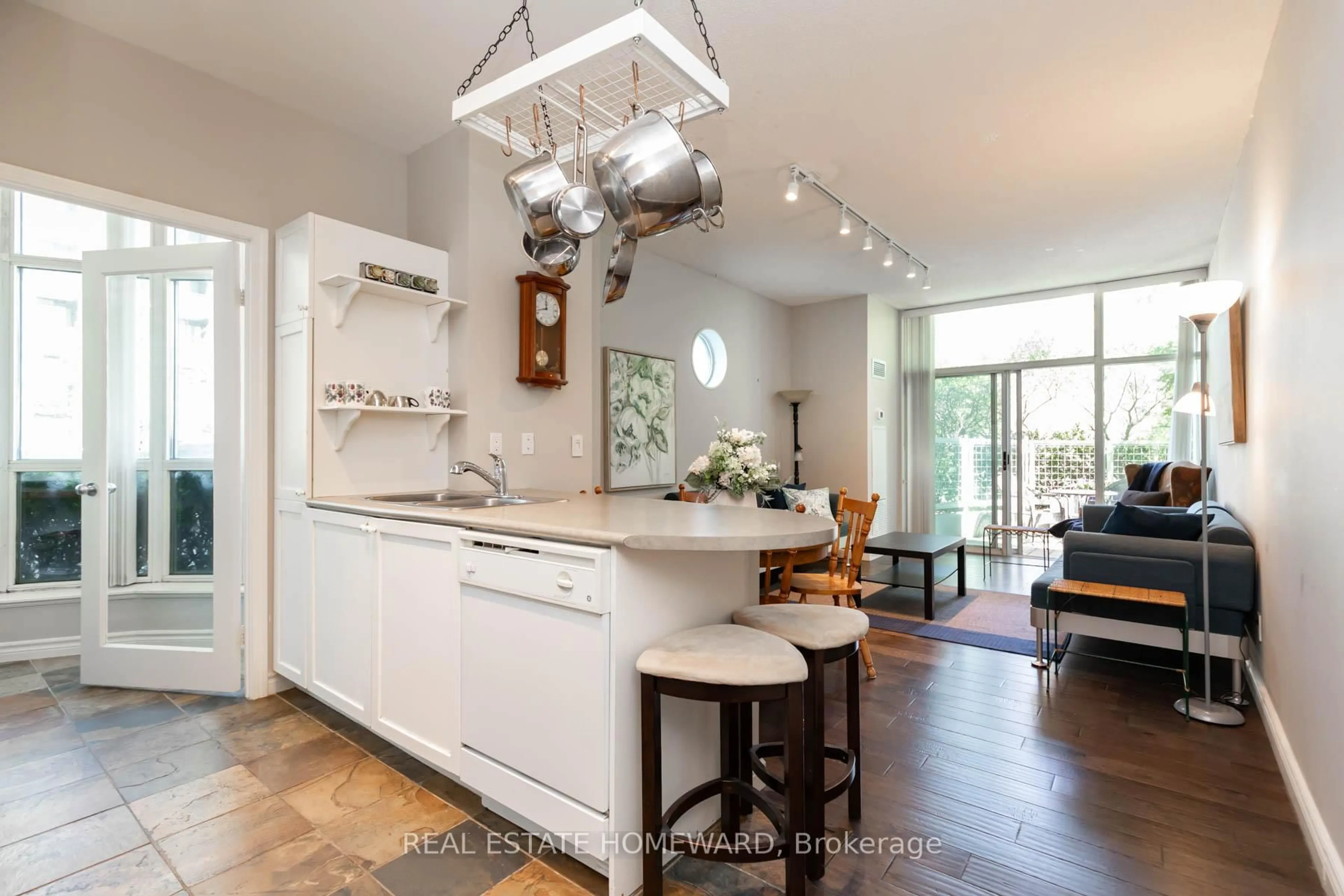 Open concept kitchen, unknown for 600 Queens Quay #101, Toronto Ontario M5V 3M3