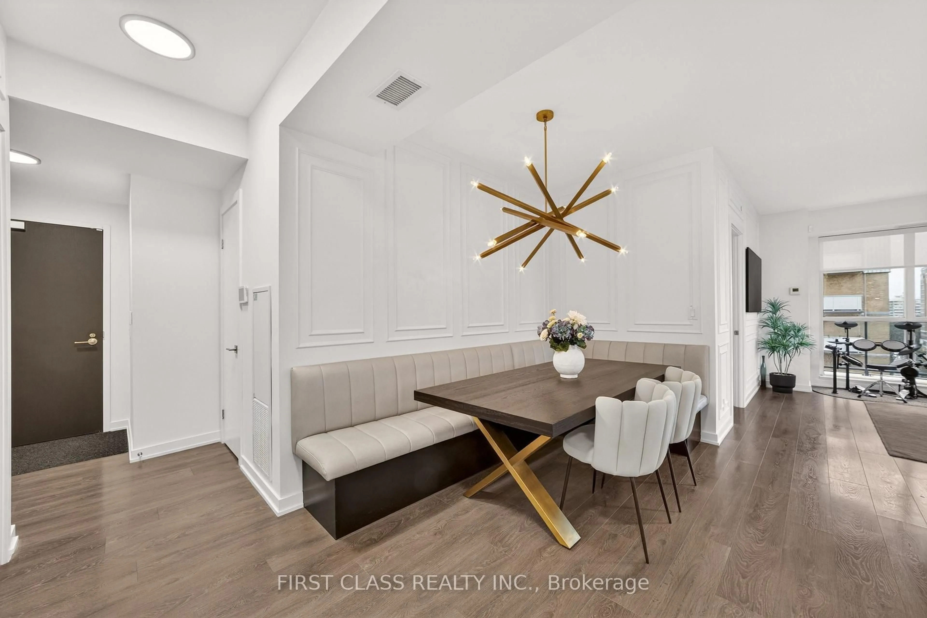 Dining room, unknown for 609 Avenue Rd #707, Toronto Ontario M4V 0B1