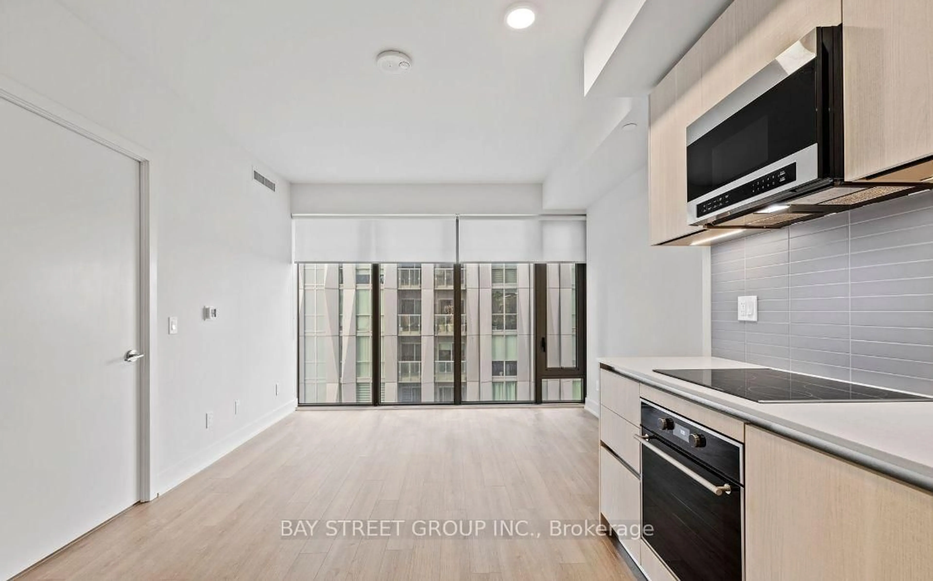 Open concept kitchen, unknown for 8 cumberland St #2009, Toronto Ontario M4Y 0B6