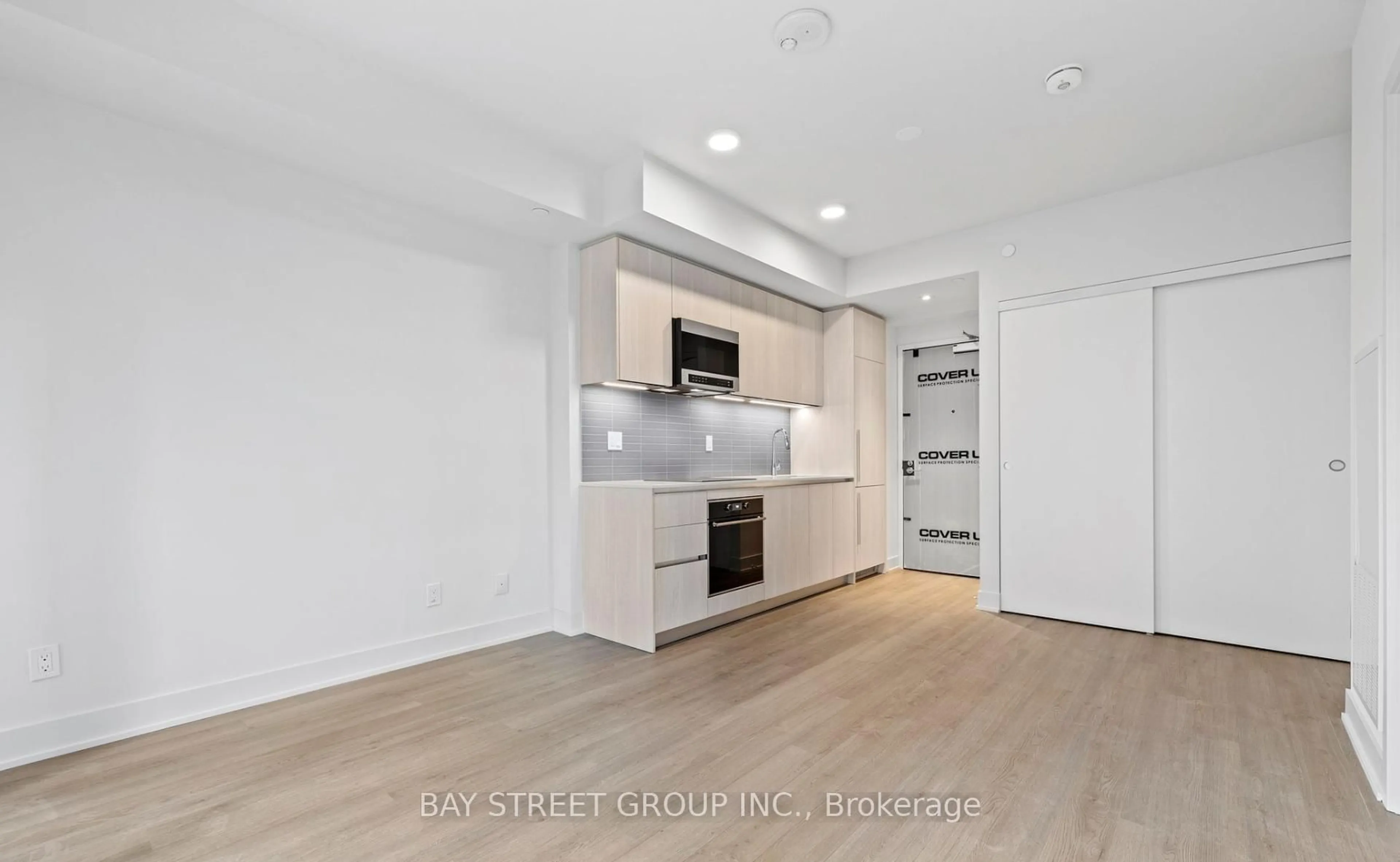 Open concept kitchen, unknown for 8 cumberland St #2009, Toronto Ontario M4Y 0B6