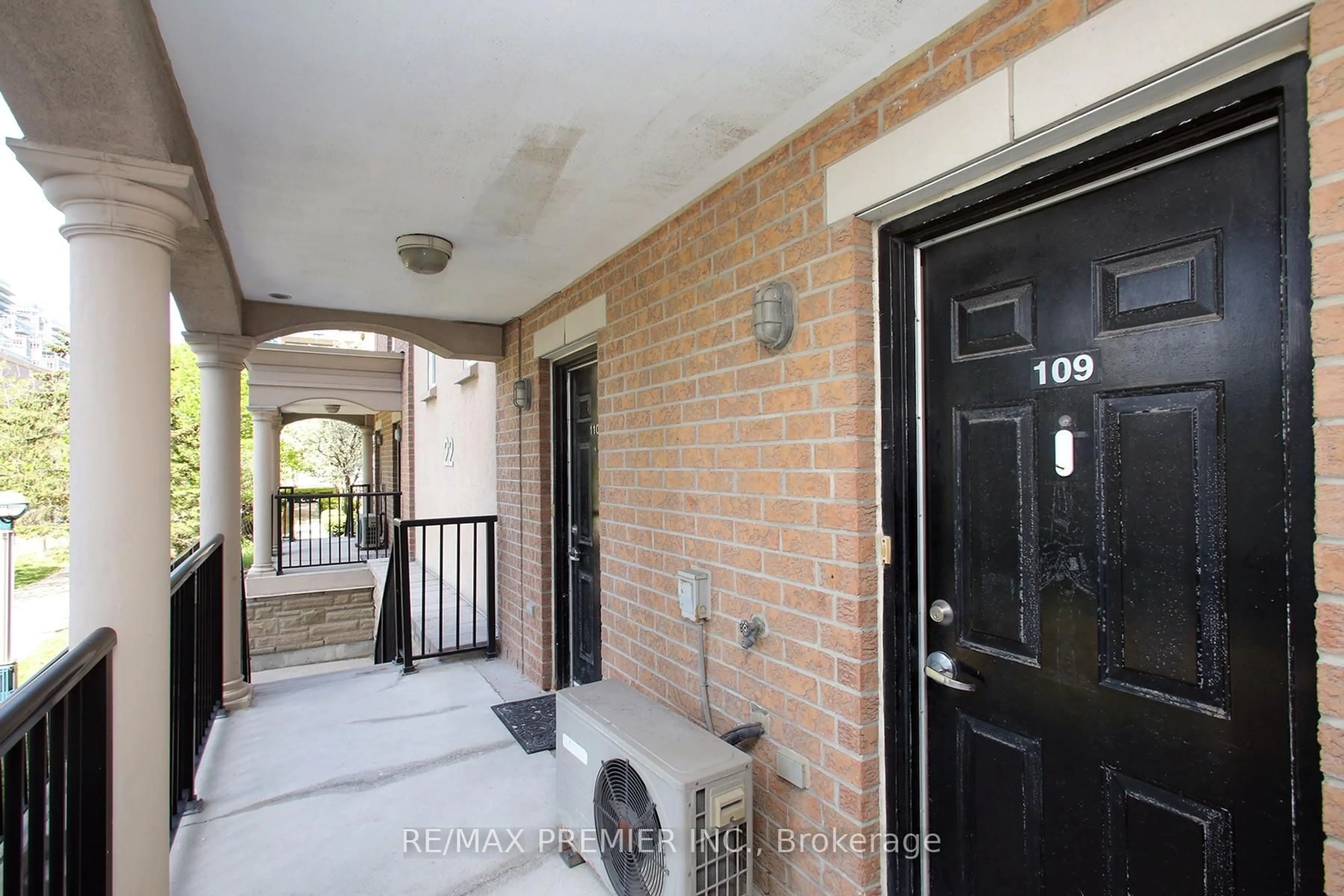 Indoor foyer for 22 Western Battery Rd #109, Toronto Ontario M6K 3N9