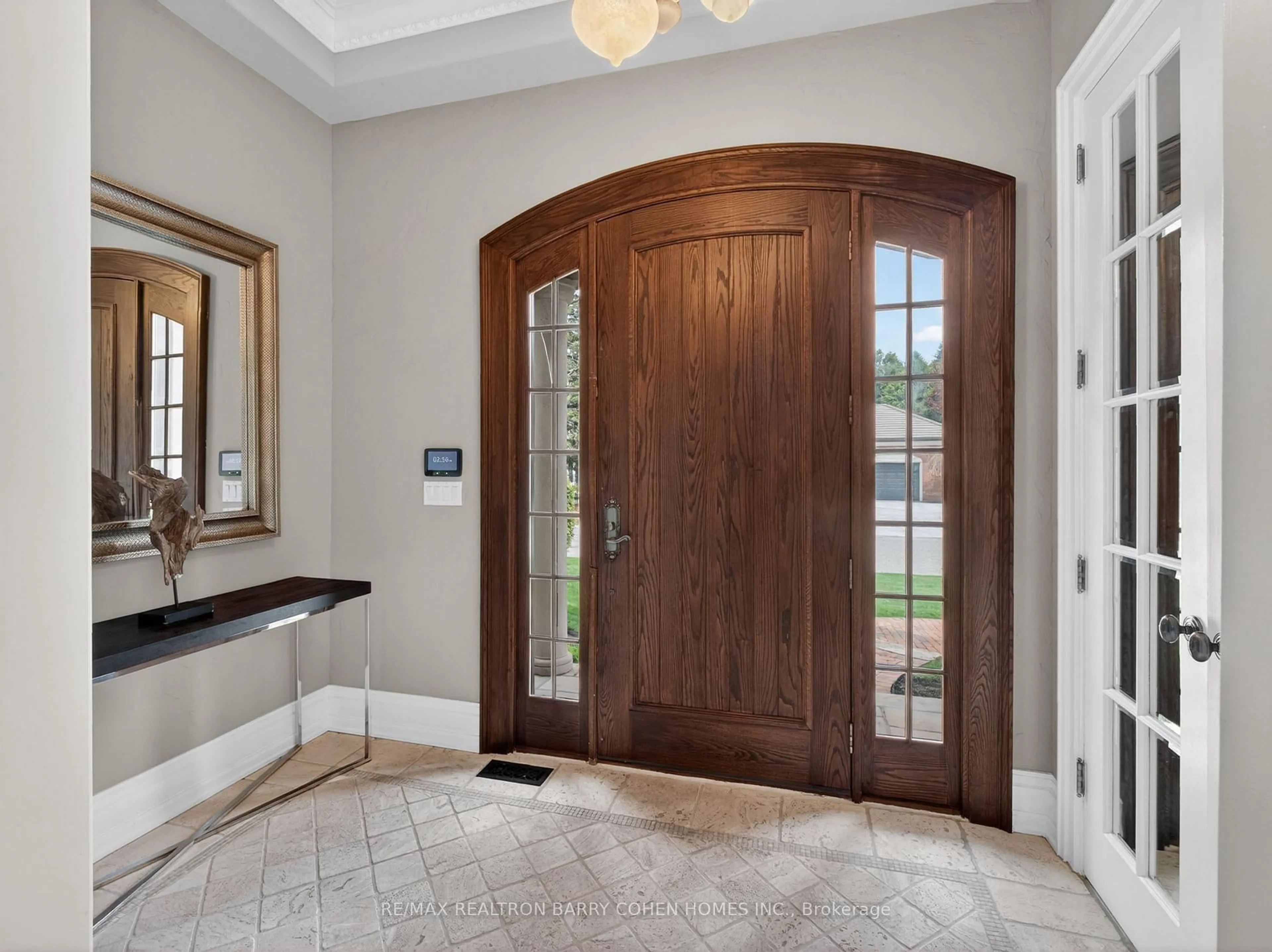 Indoor entryway for 3 Legacy Crt, Toronto Ontario M2L 2Y7