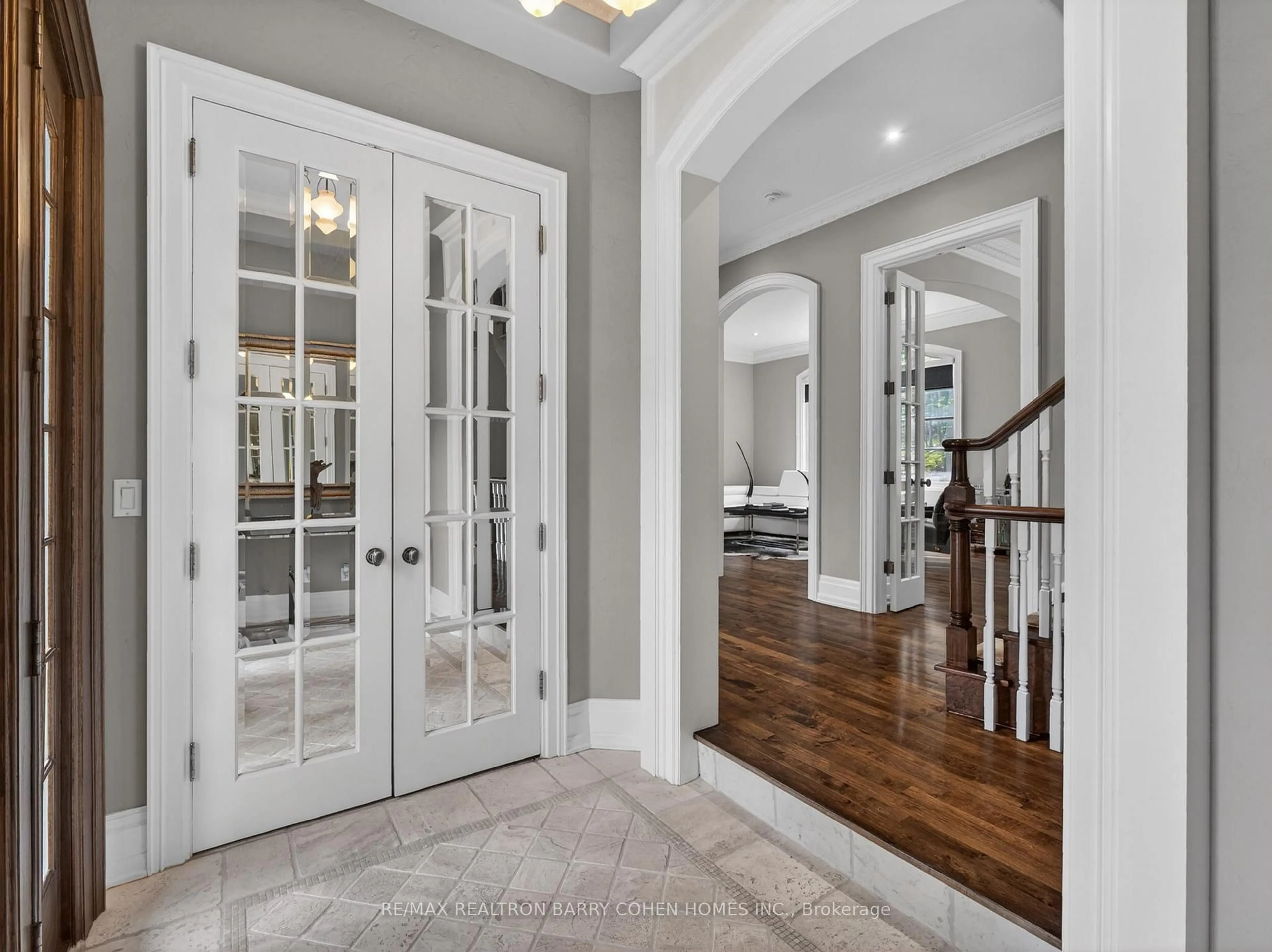 Indoor entryway for 3 Legacy Crt, Toronto Ontario M2L 2Y7