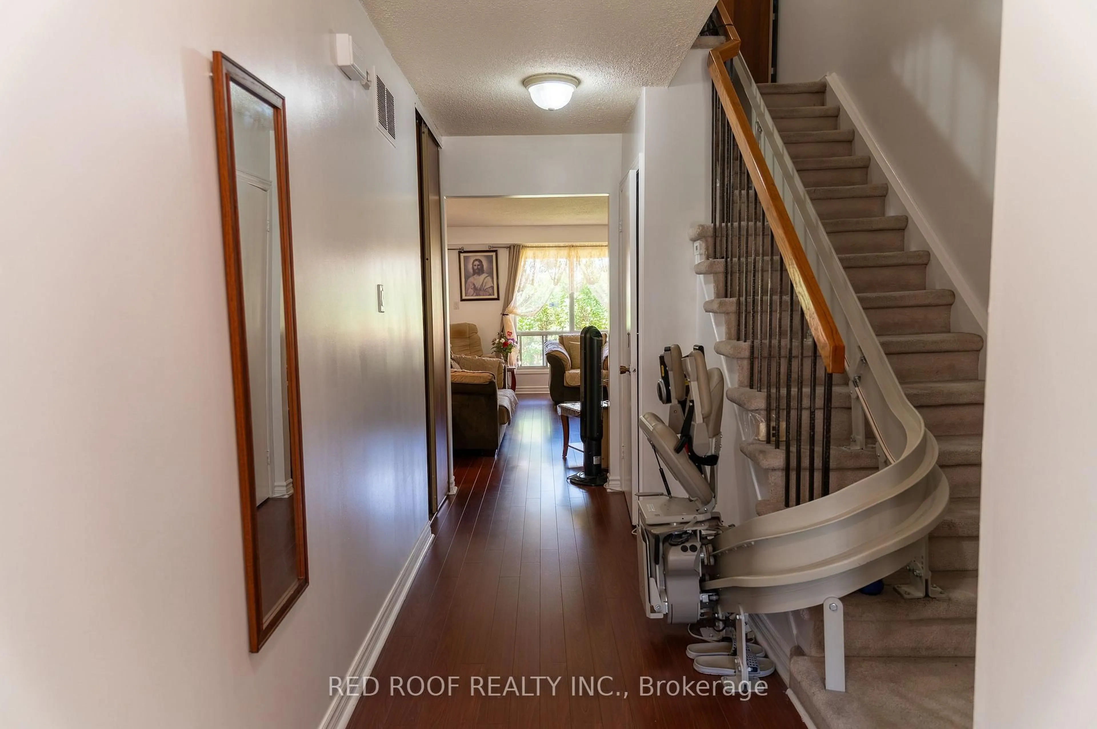 Indoor entryway for 64 Farm Green Way #64, Toronto Ontario M3A 3M2