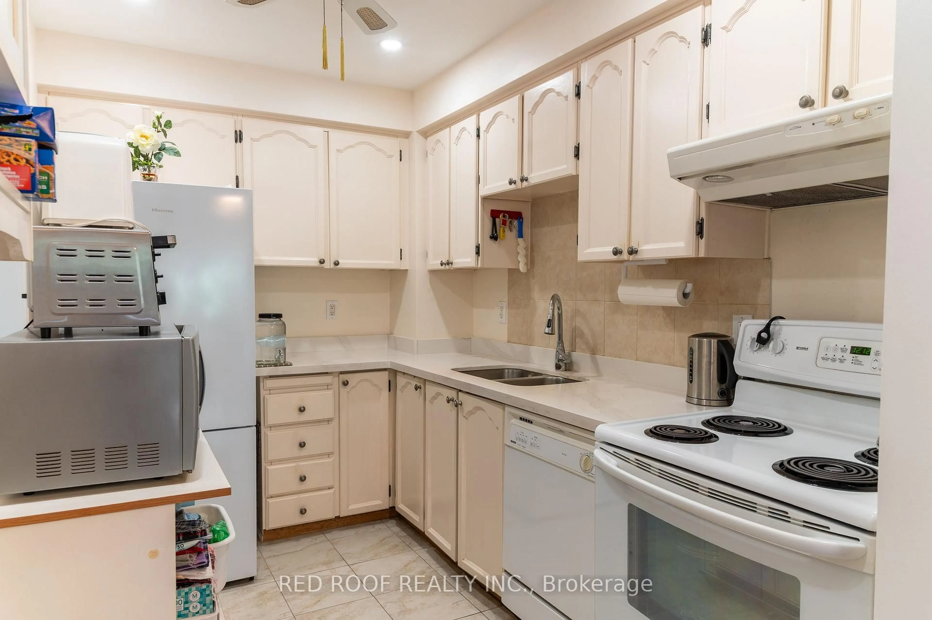 Standard kitchen, unknown for 64 Farm Green Way #64, Toronto Ontario M3A 3M2