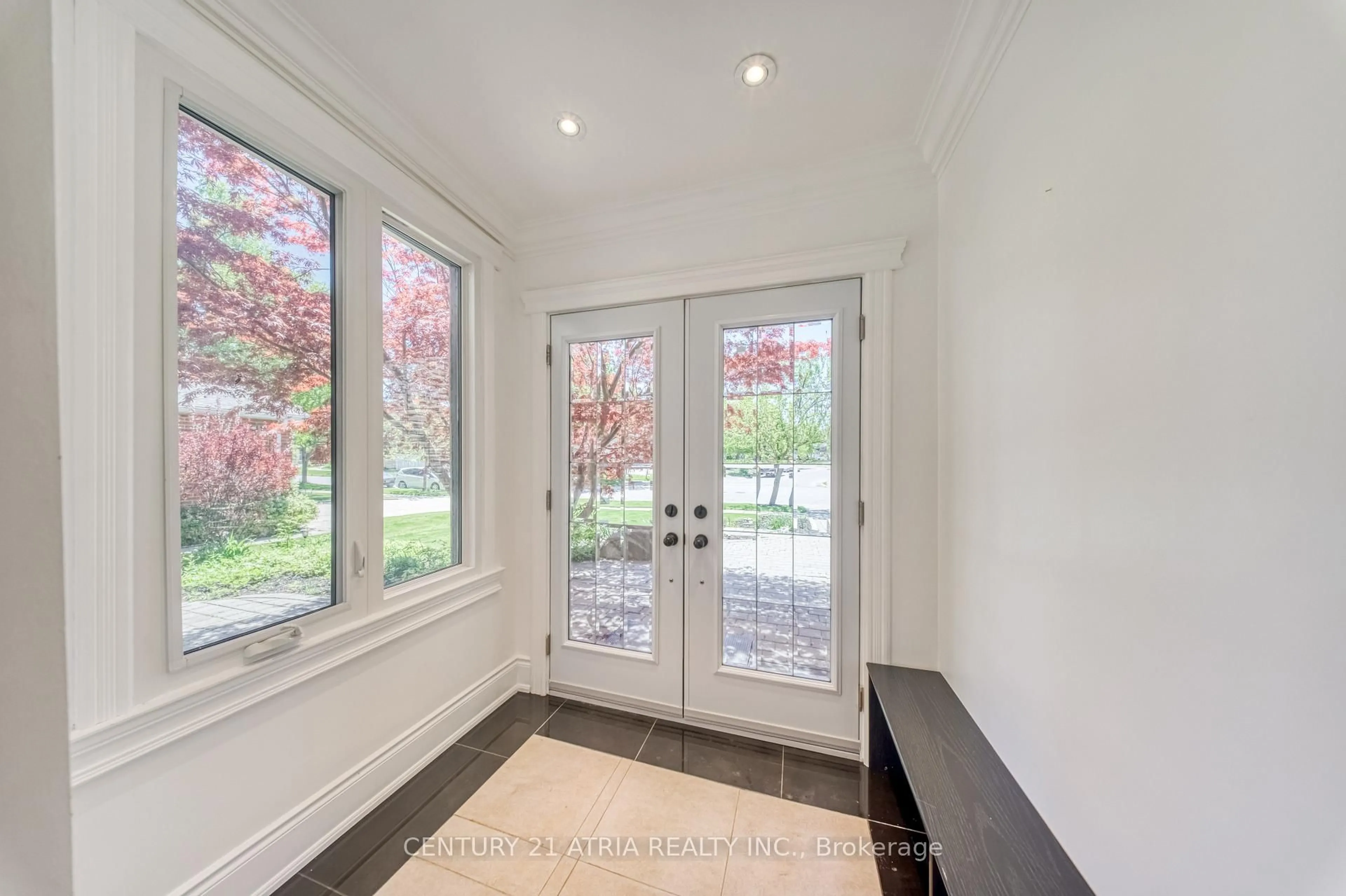 Indoor entryway for 474 Hidden Trail, Toronto Ontario M2R 3R8