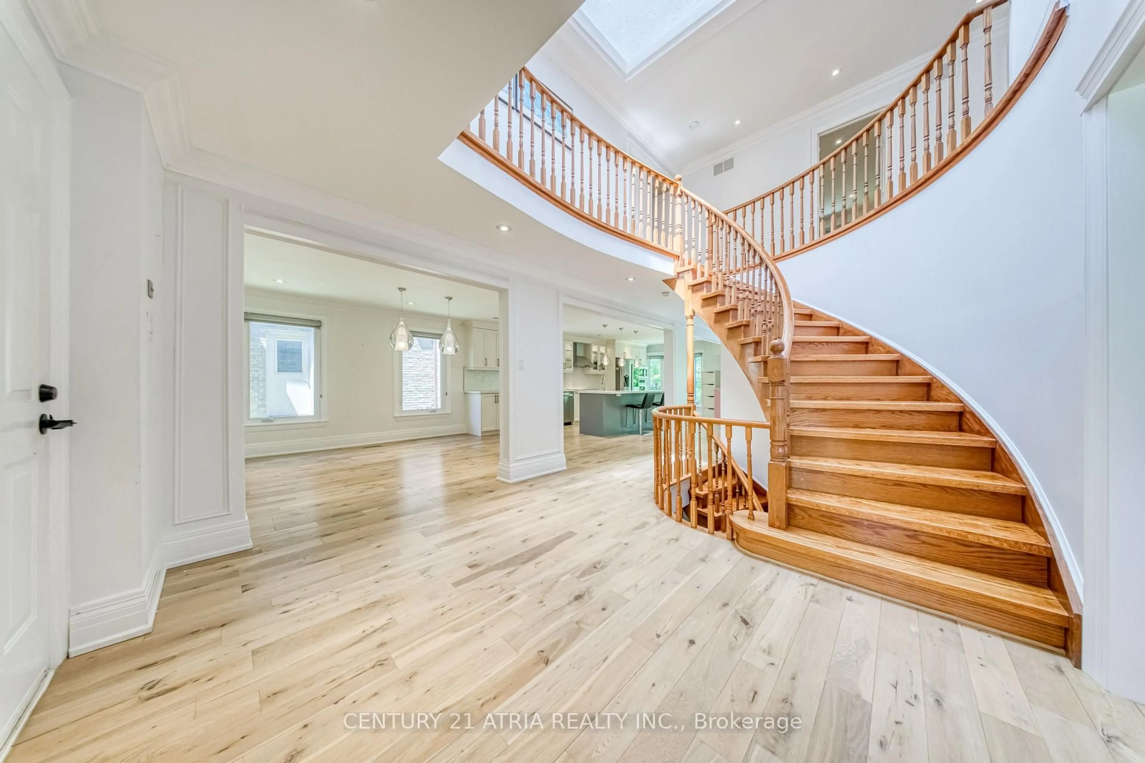 Indoor foyer for 474 Hidden Trail, Toronto Ontario M2R 3R8
