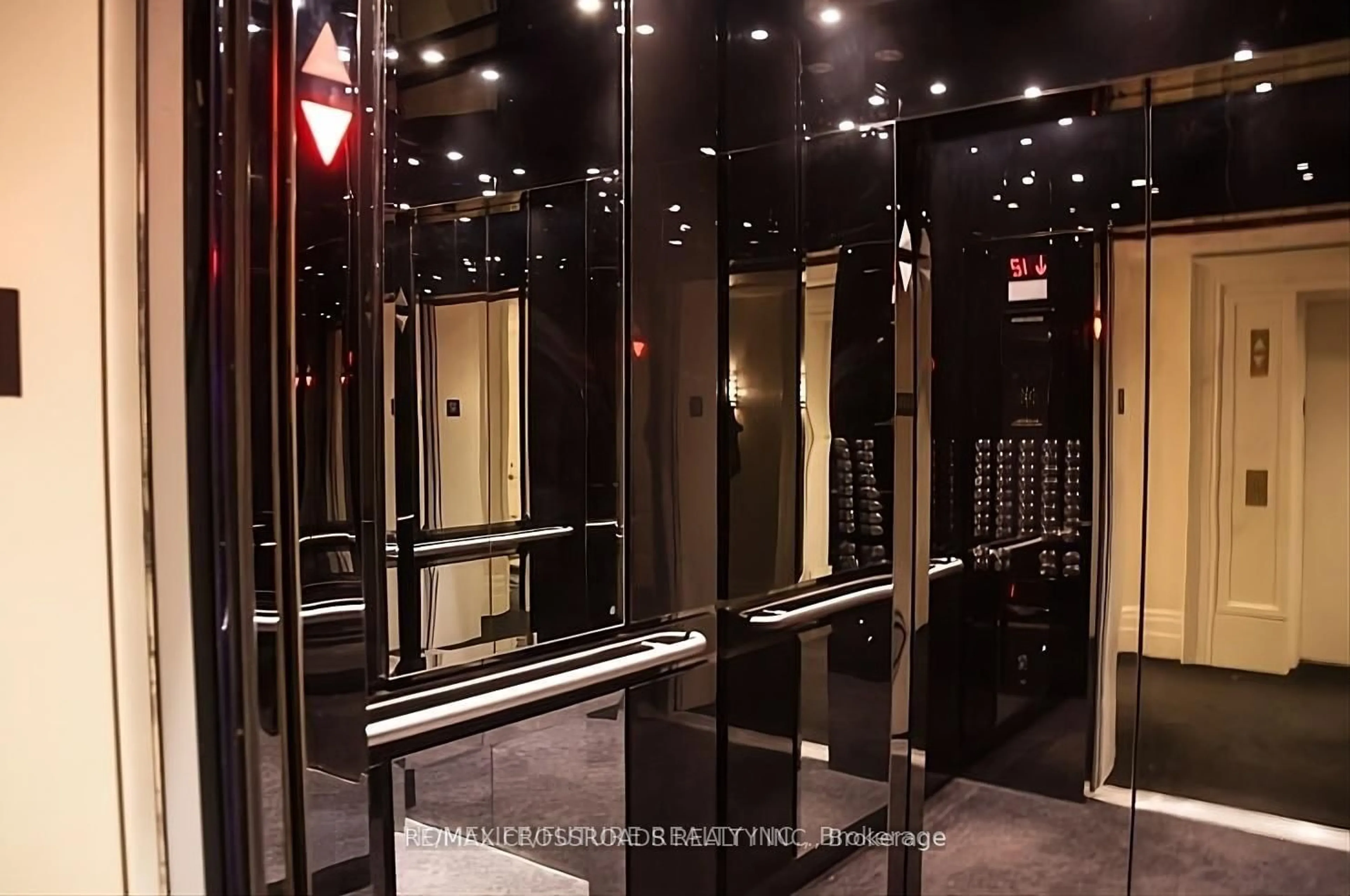 Indoor foyer for 88 Blue Jays Way #1308, Toronto Ontario M5G 2G3