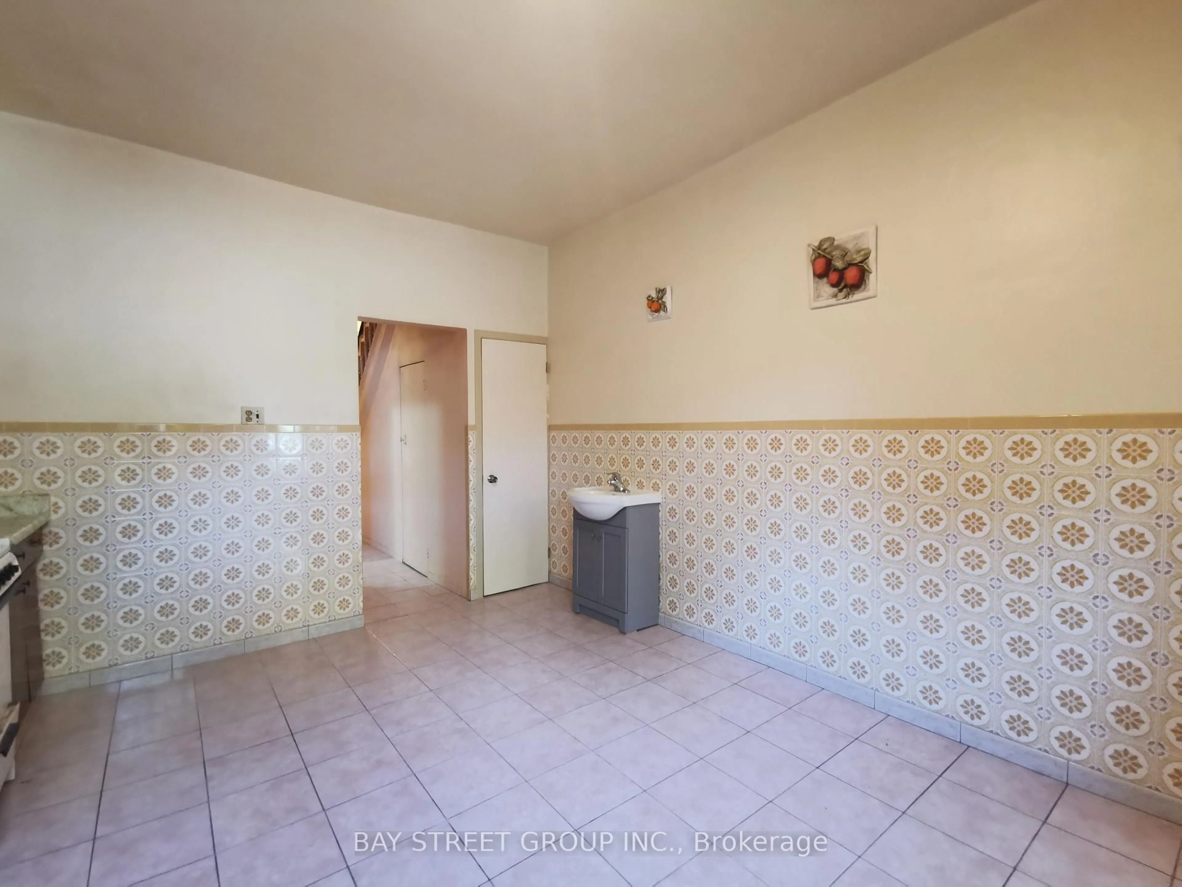 A pic of a room for 35 Borden St, Toronto Ontario M5S 2M8