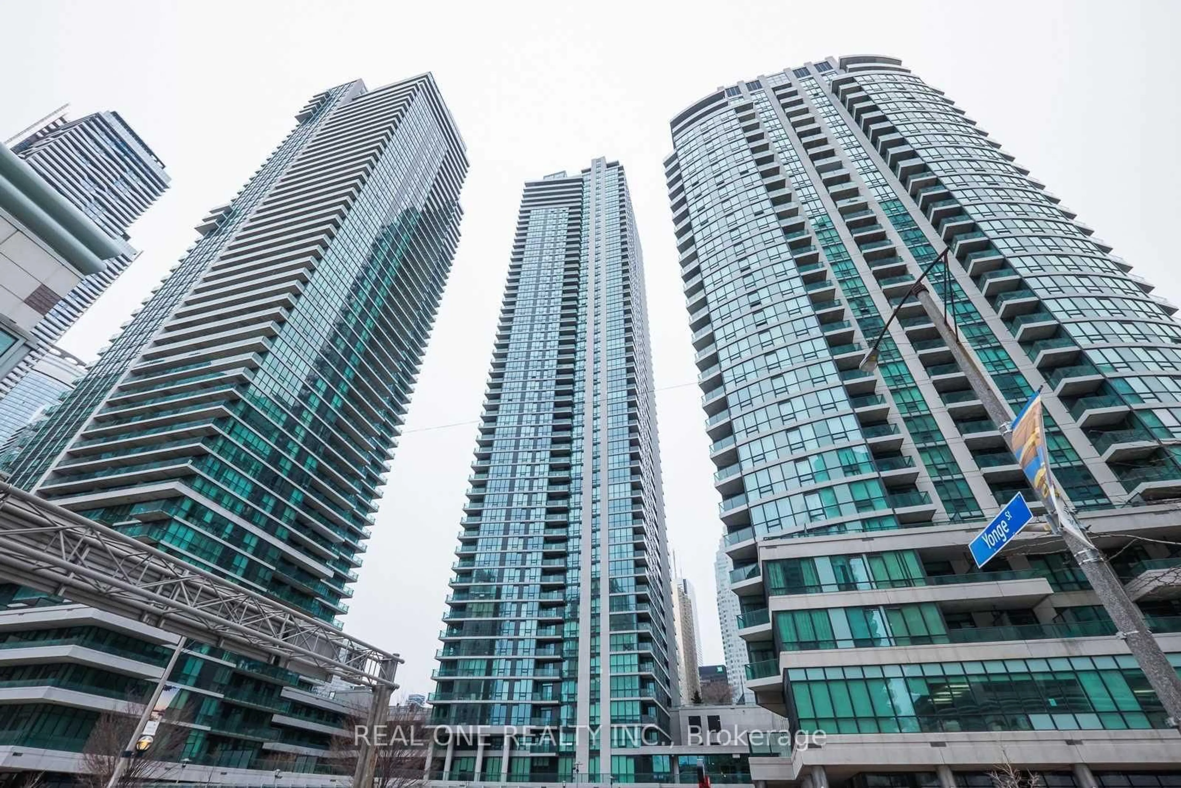 Unknown for 16 Harbour St #3511, Toronto Ontario M5J 2Z7