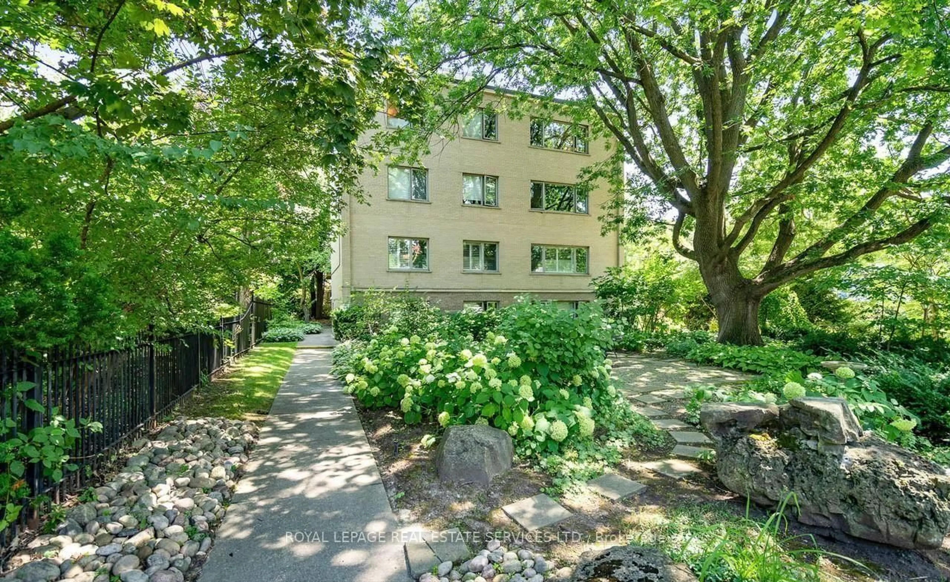 Patio, unknown for 31 Rosedale Rd #103, Toronto Ontario M4W 2P5
