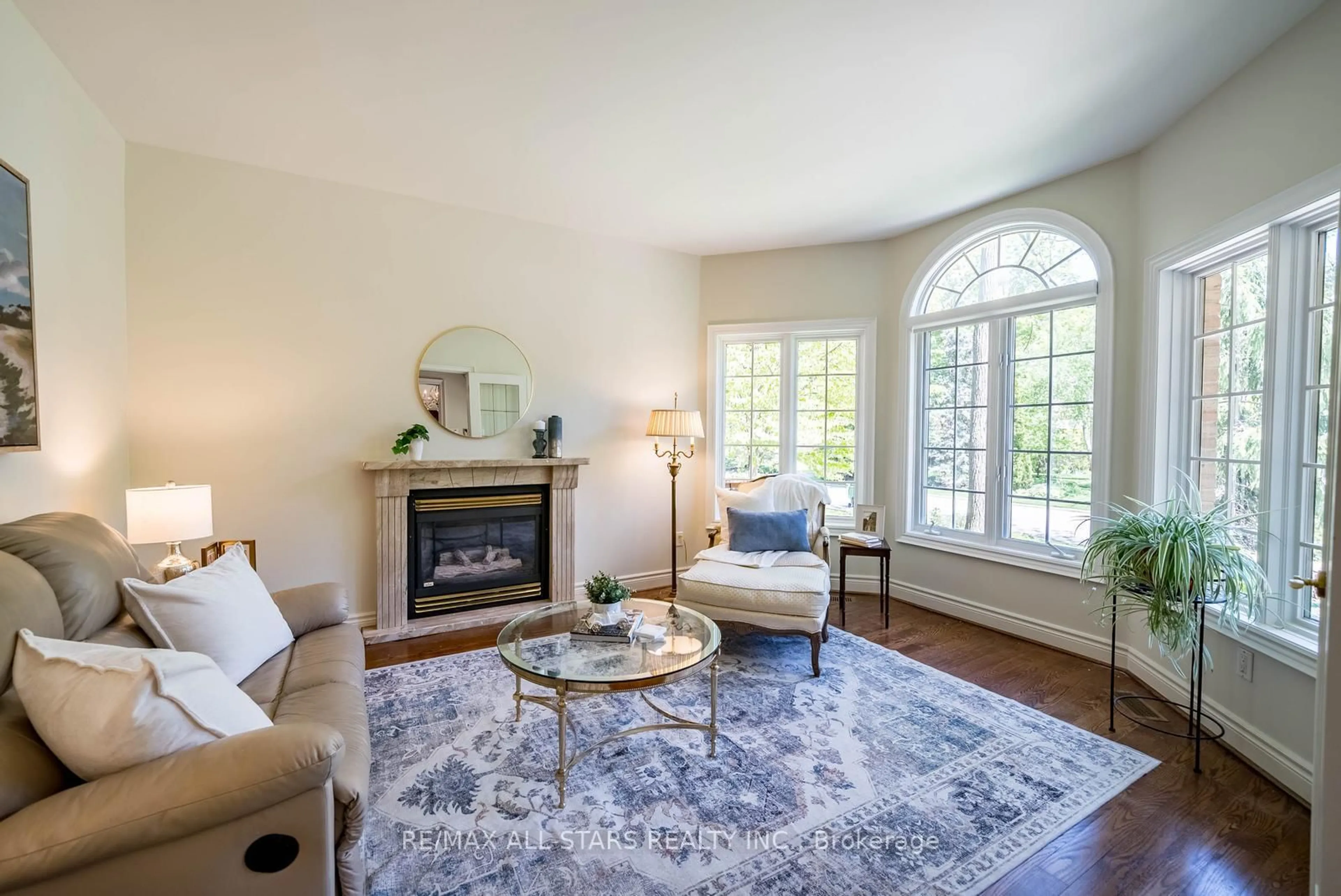 Living room with furniture, unknown for 41 Deepwood Cres, Toronto Ontario M3C 1N7