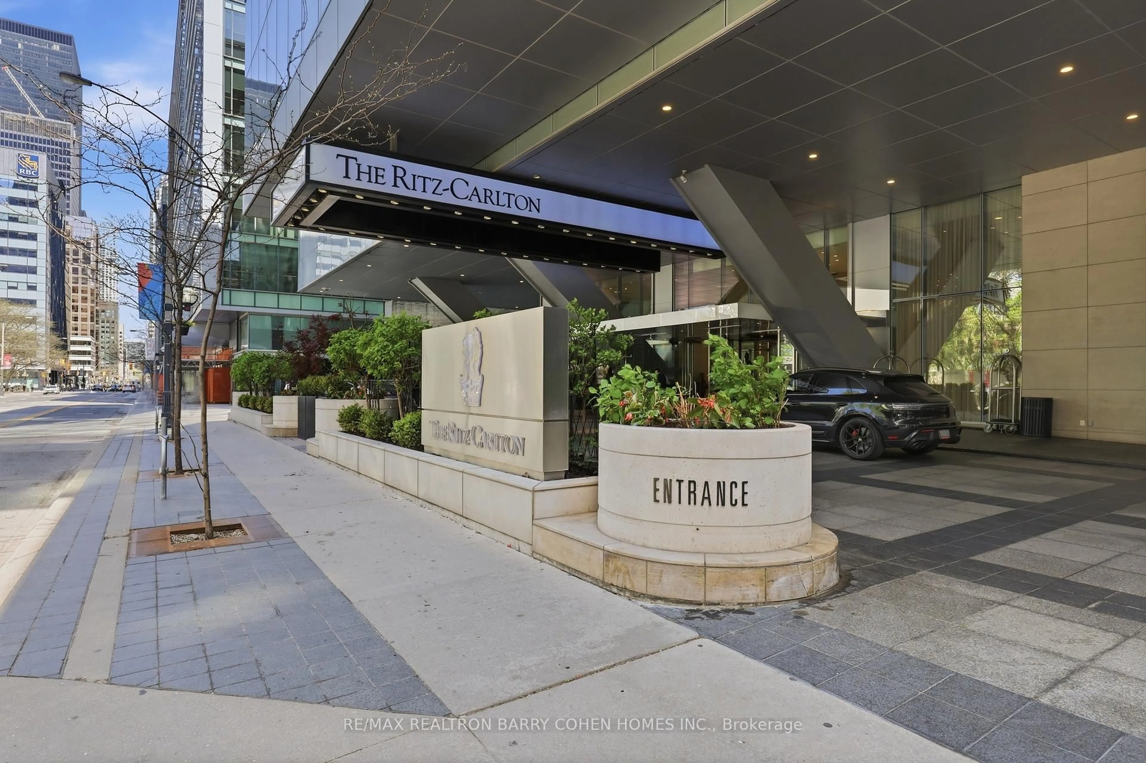 Indoor foyer for 183 Wellington St #4502, Toronto Ontario M5V 0A1