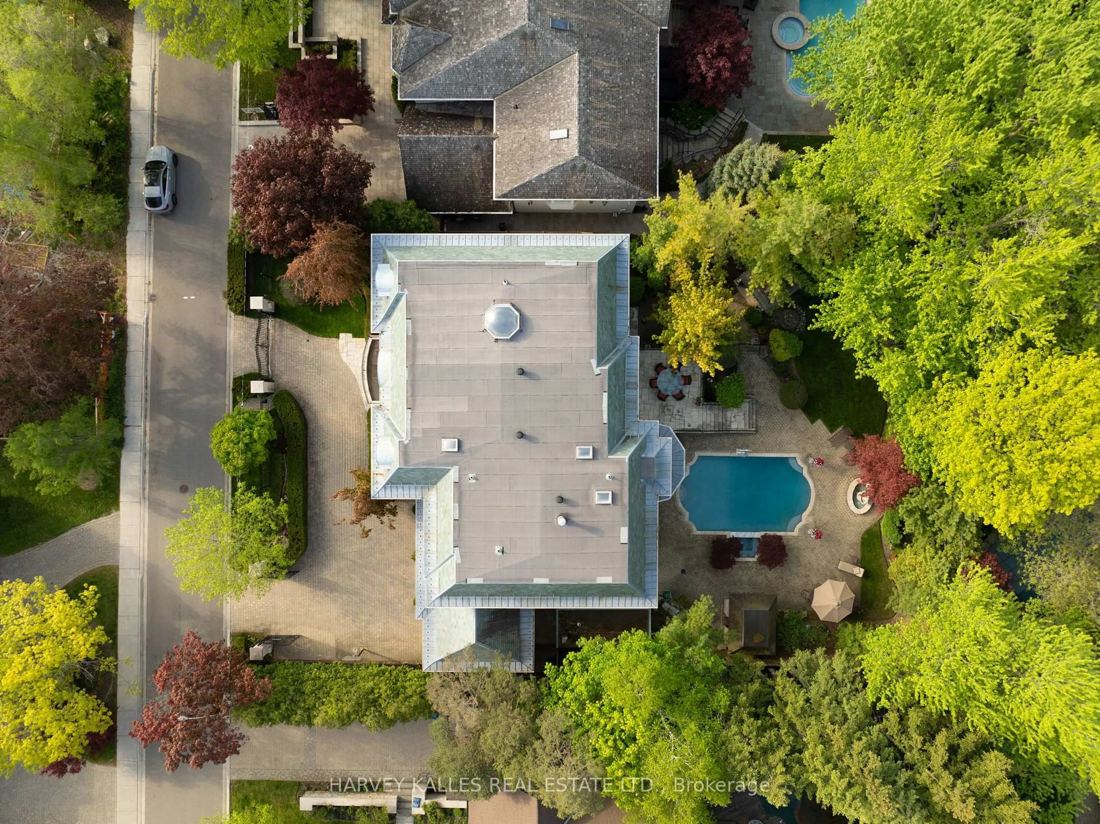 A pic from outside/outdoor area/front of a property/back of a property/a pic from drone, unknown for 11 Doon Rd, Toronto Ontario M2L 1M1