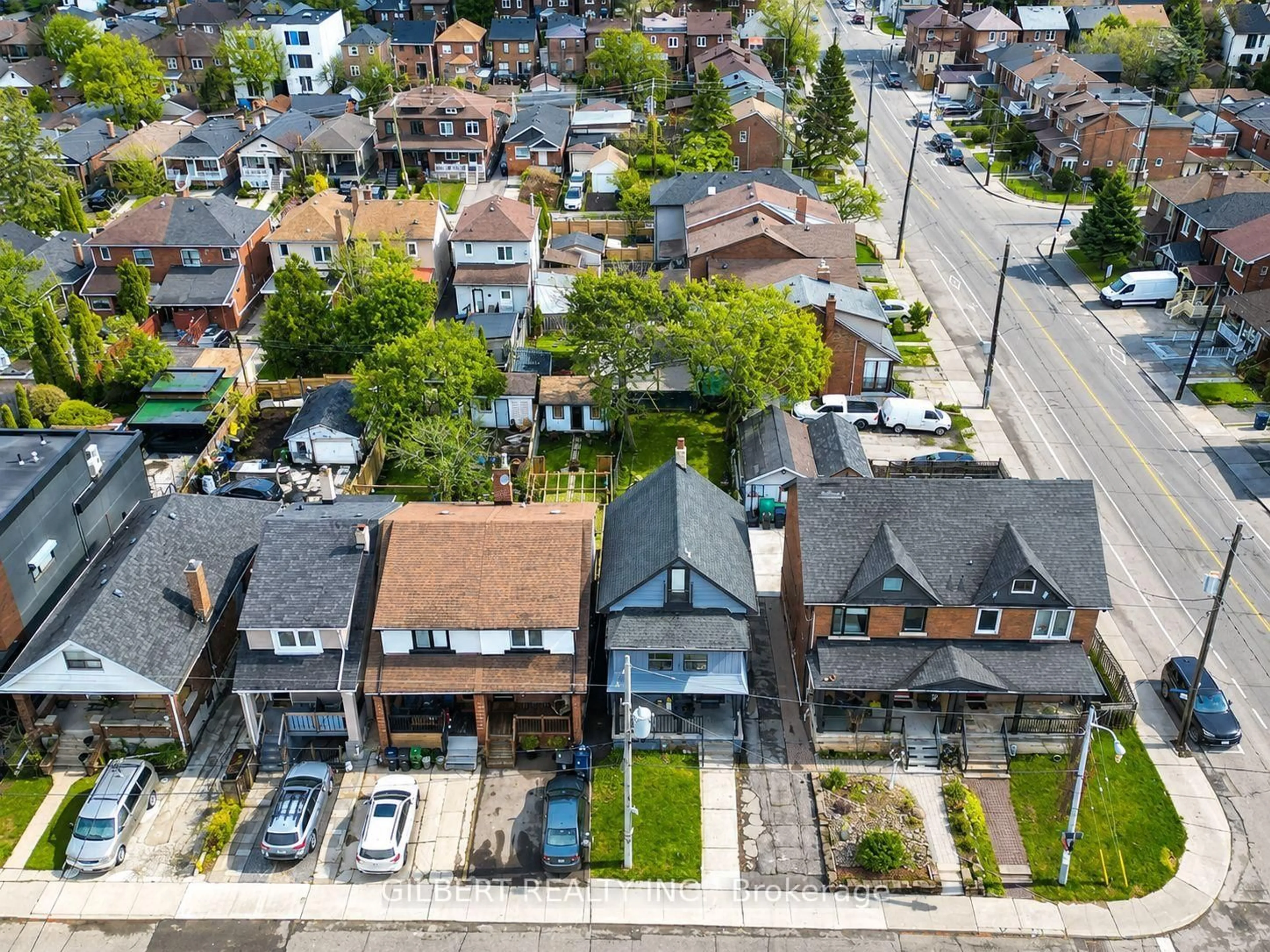 A pic from outside/outdoor area/front of a property/back of a property/a pic from drone, street for 405 Westmount Ave, Toronto Ontario M6E 3N4