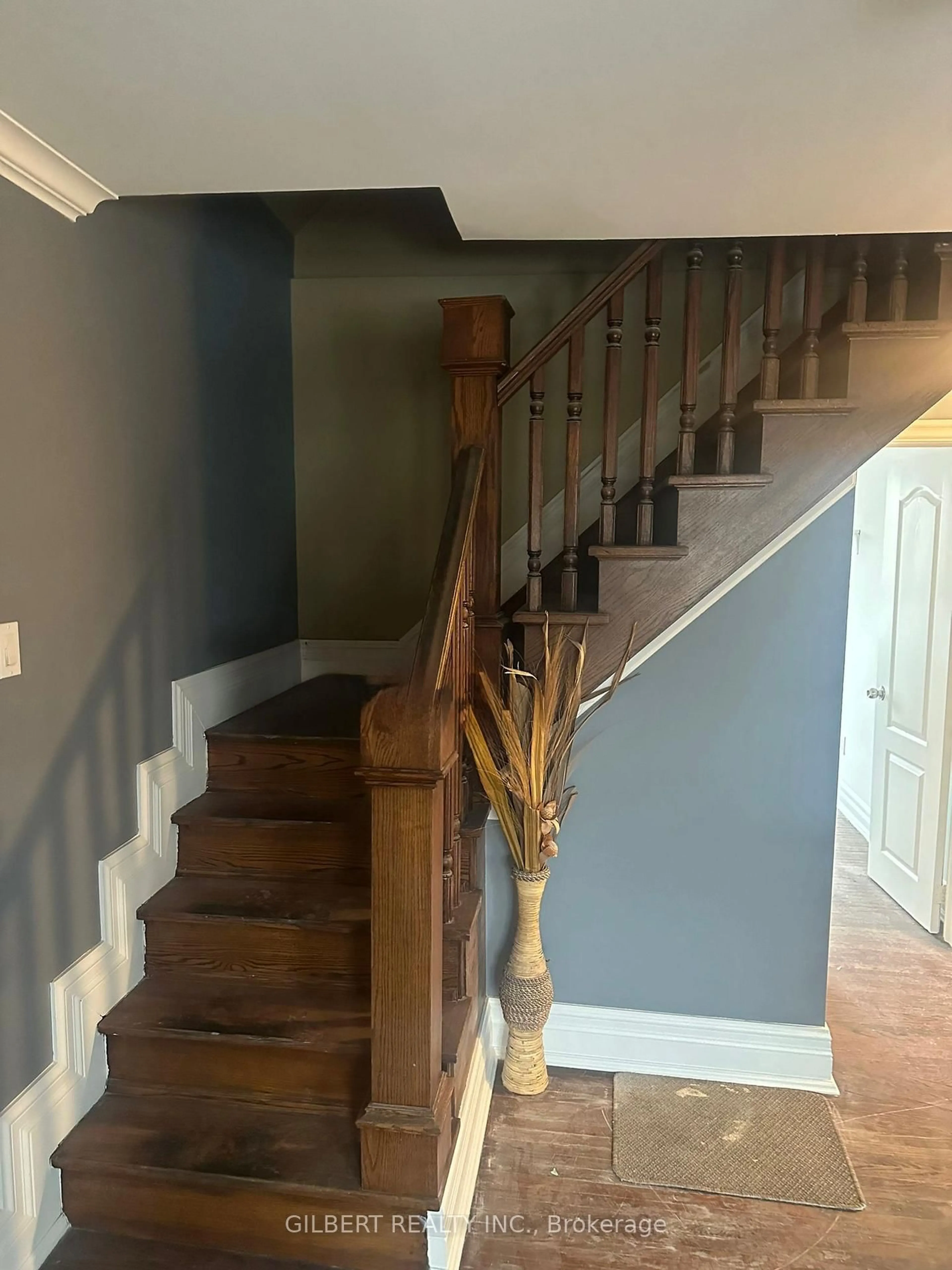 Stairs for 405 Westmount Ave, Toronto Ontario M6E 3N4