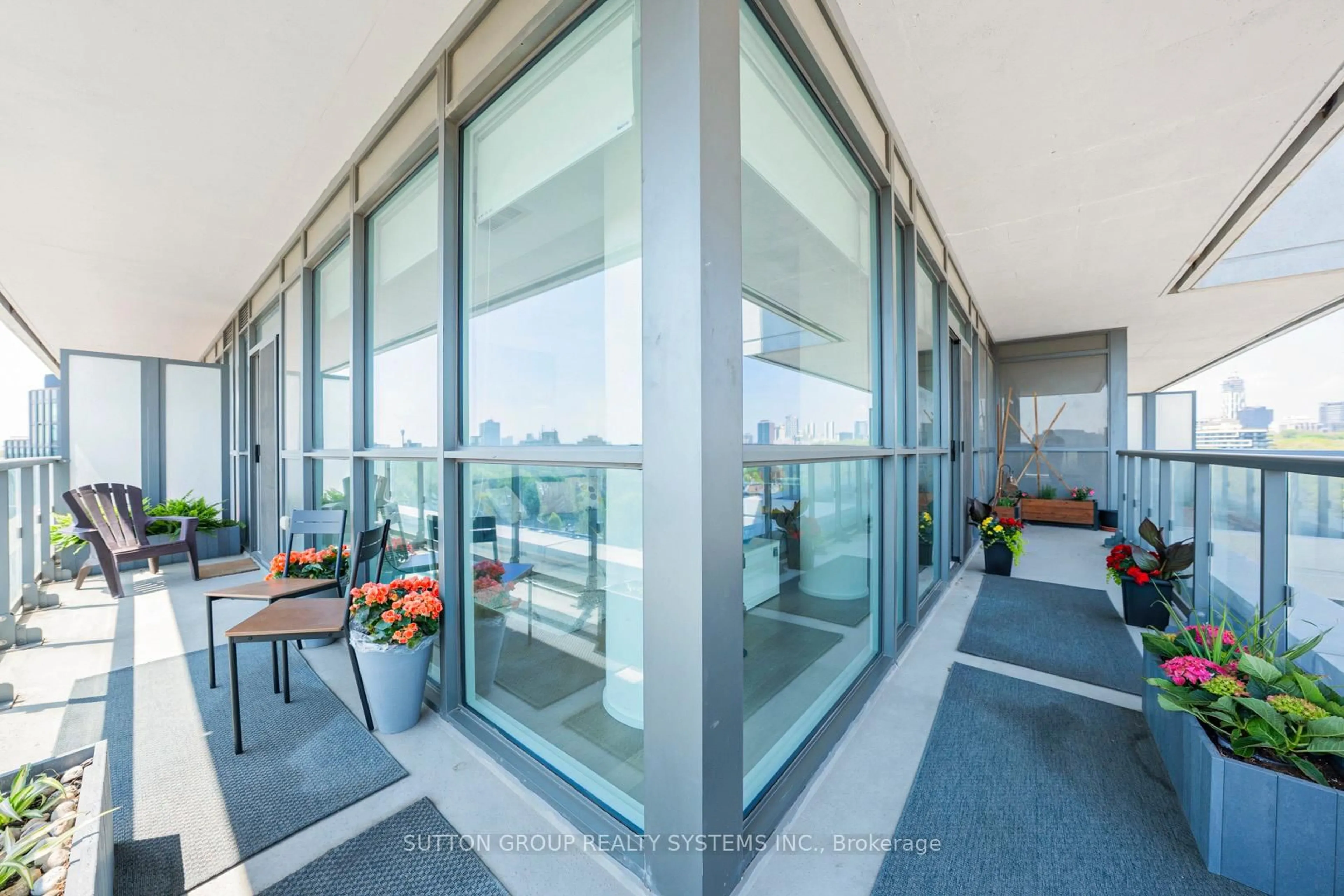 Indoor foyer for 181 bedford Rd #807, Toronto Ontario M5R 0C2
