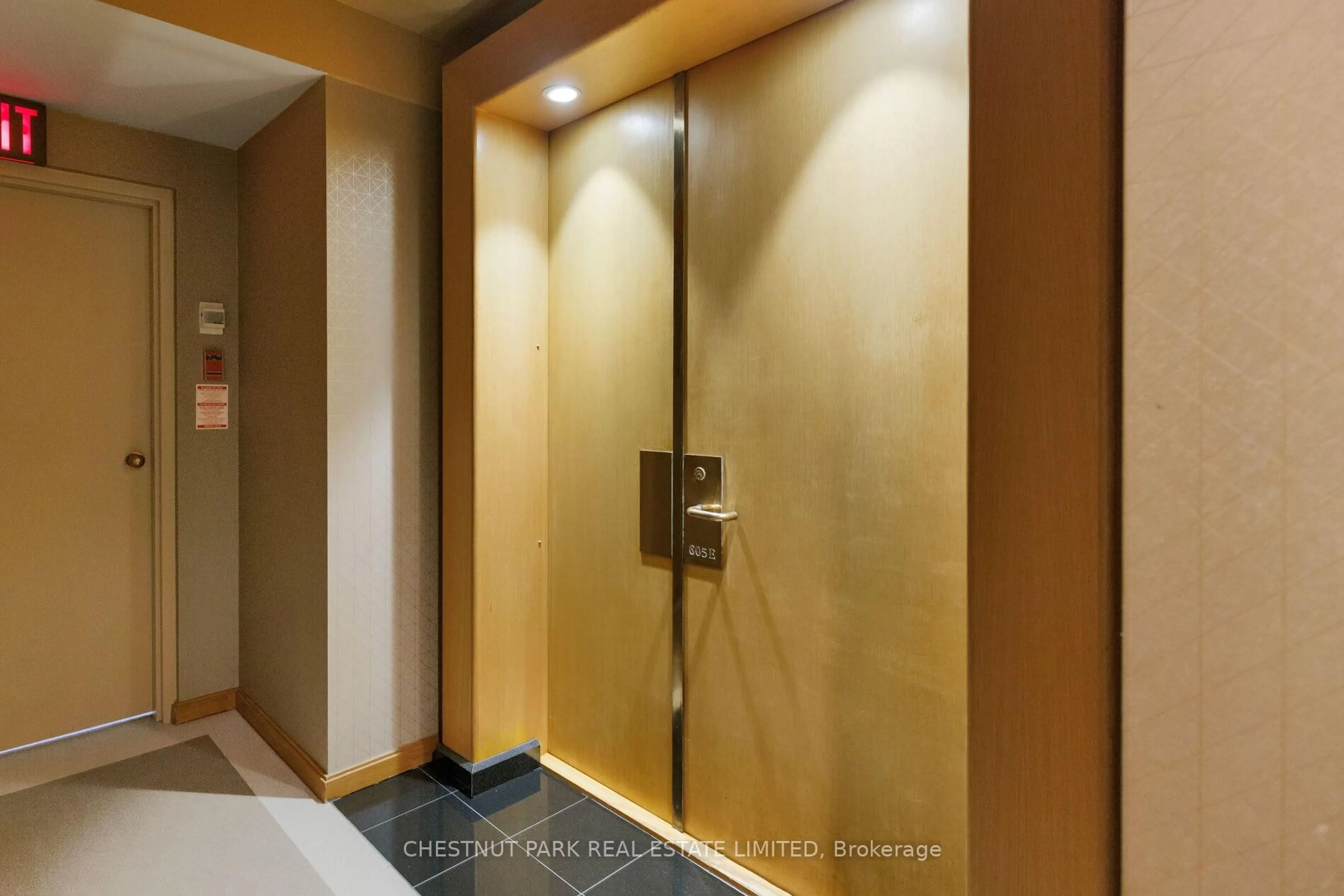 Indoor foyer for 460 Queens Quay #605E, Toronto Ontario M5V 2Y4