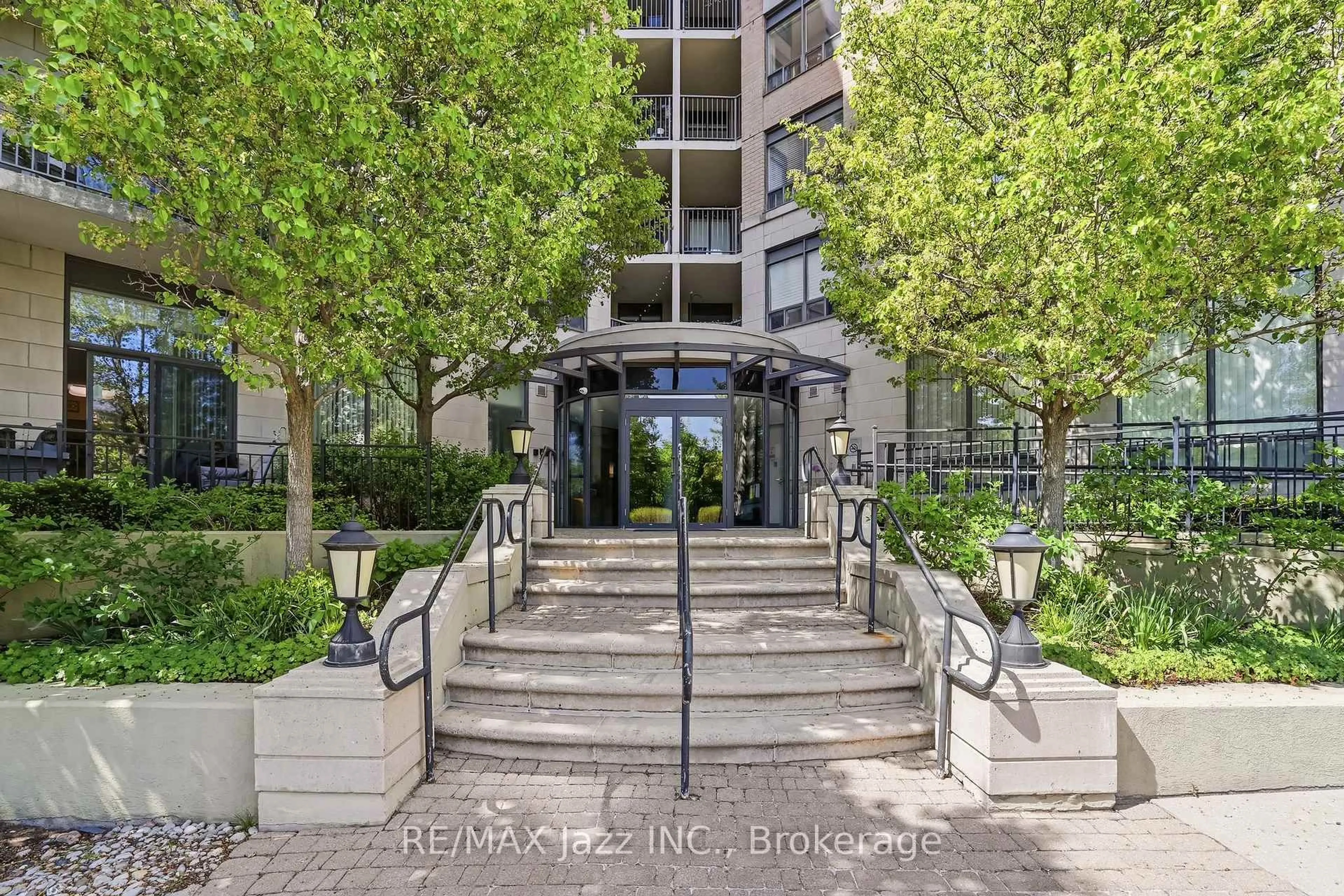 Indoor foyer for 16 Dallimore Circ #307, Toronto Ontario M3C 4C4
