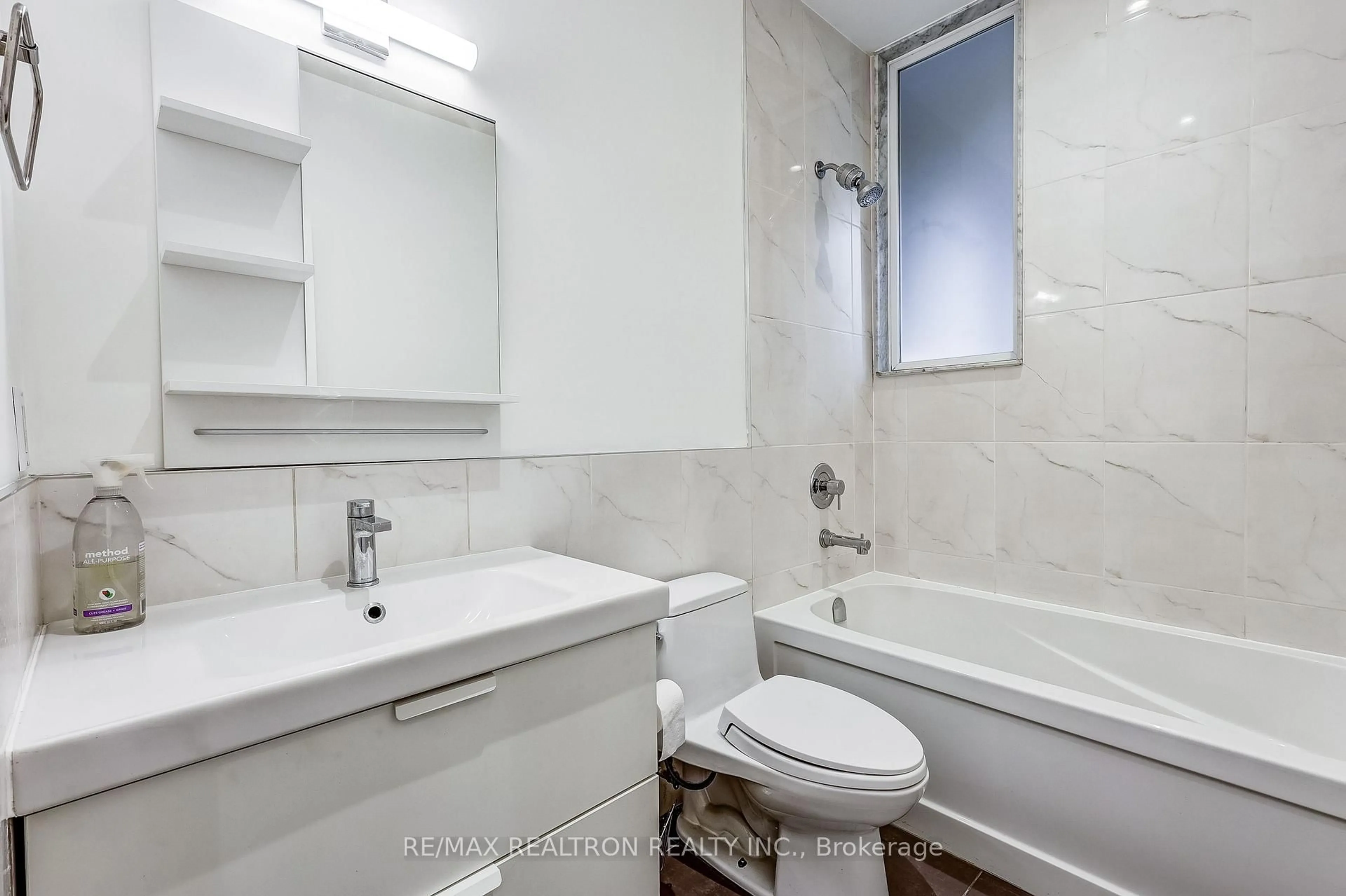 Standard bathroom, ceramic/tile floor for 588 Ossington Ave, Toronto Ontario M6G 3T5