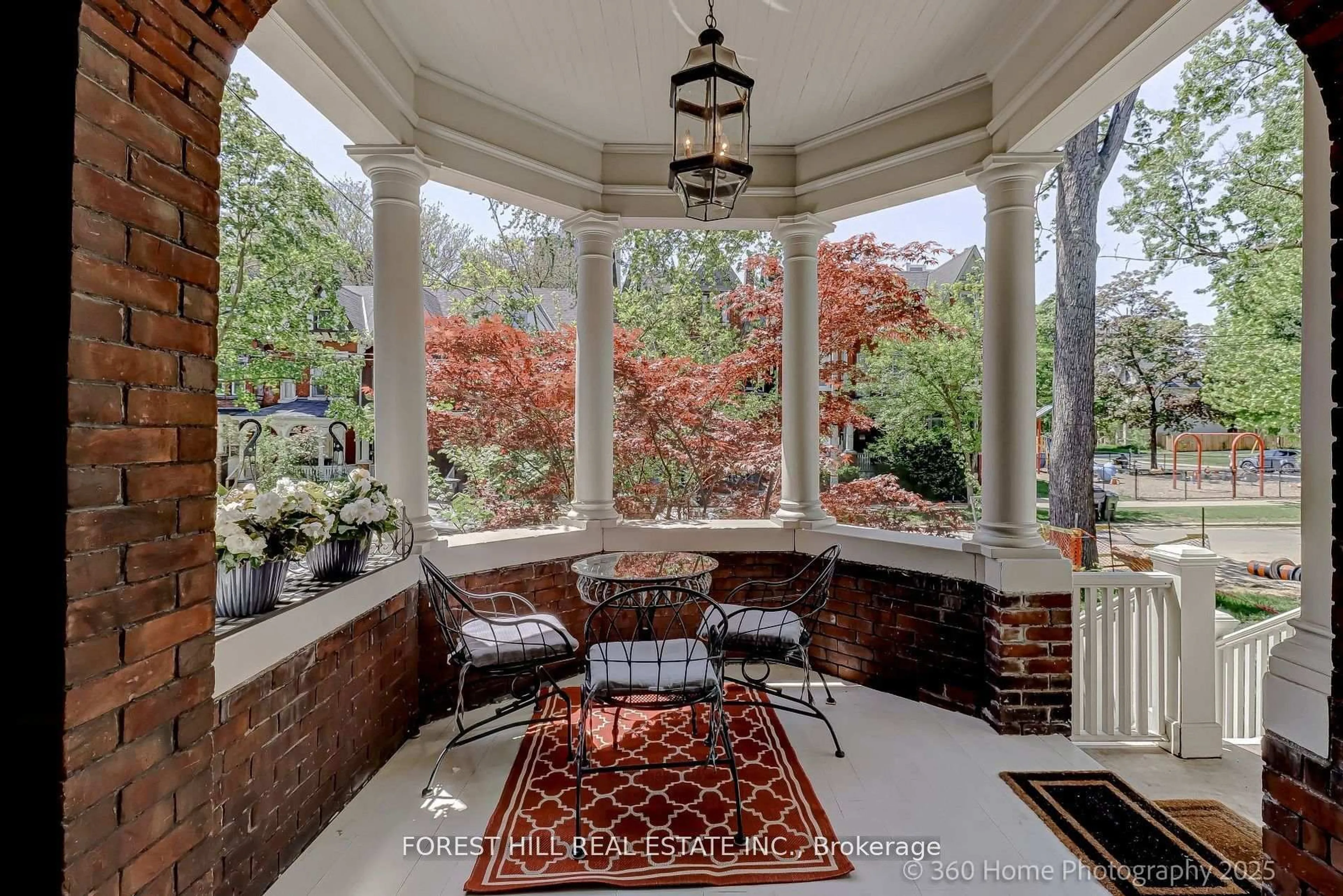 Patio, street for 379 Huron St, Toronto Ontario M5S 2G5