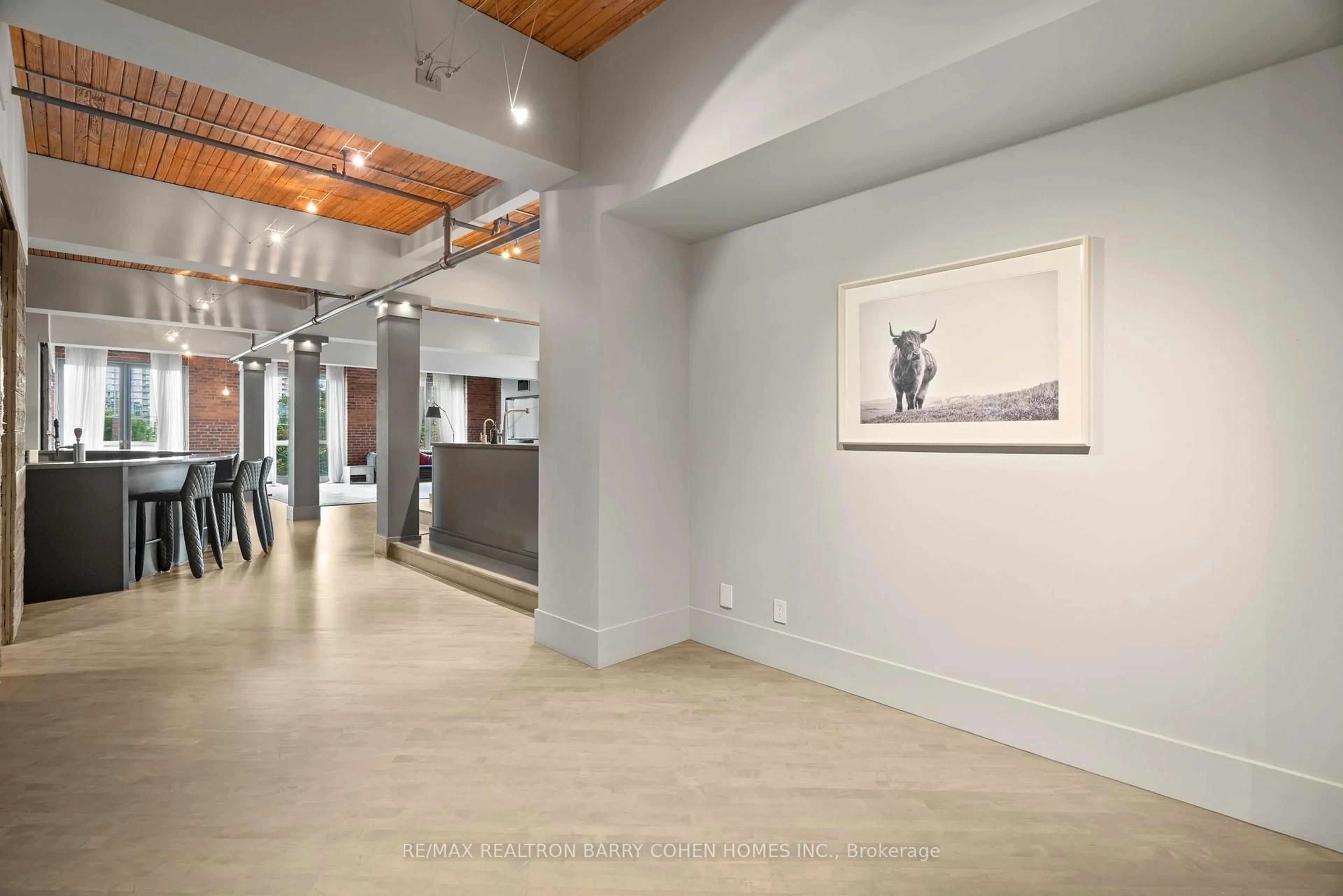 Indoor foyer for 468 Wellington St #300, Toronto Ontario M5V 1E3